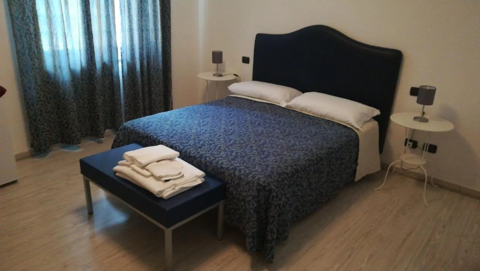 Bed in Residence San Pietro Book sharing