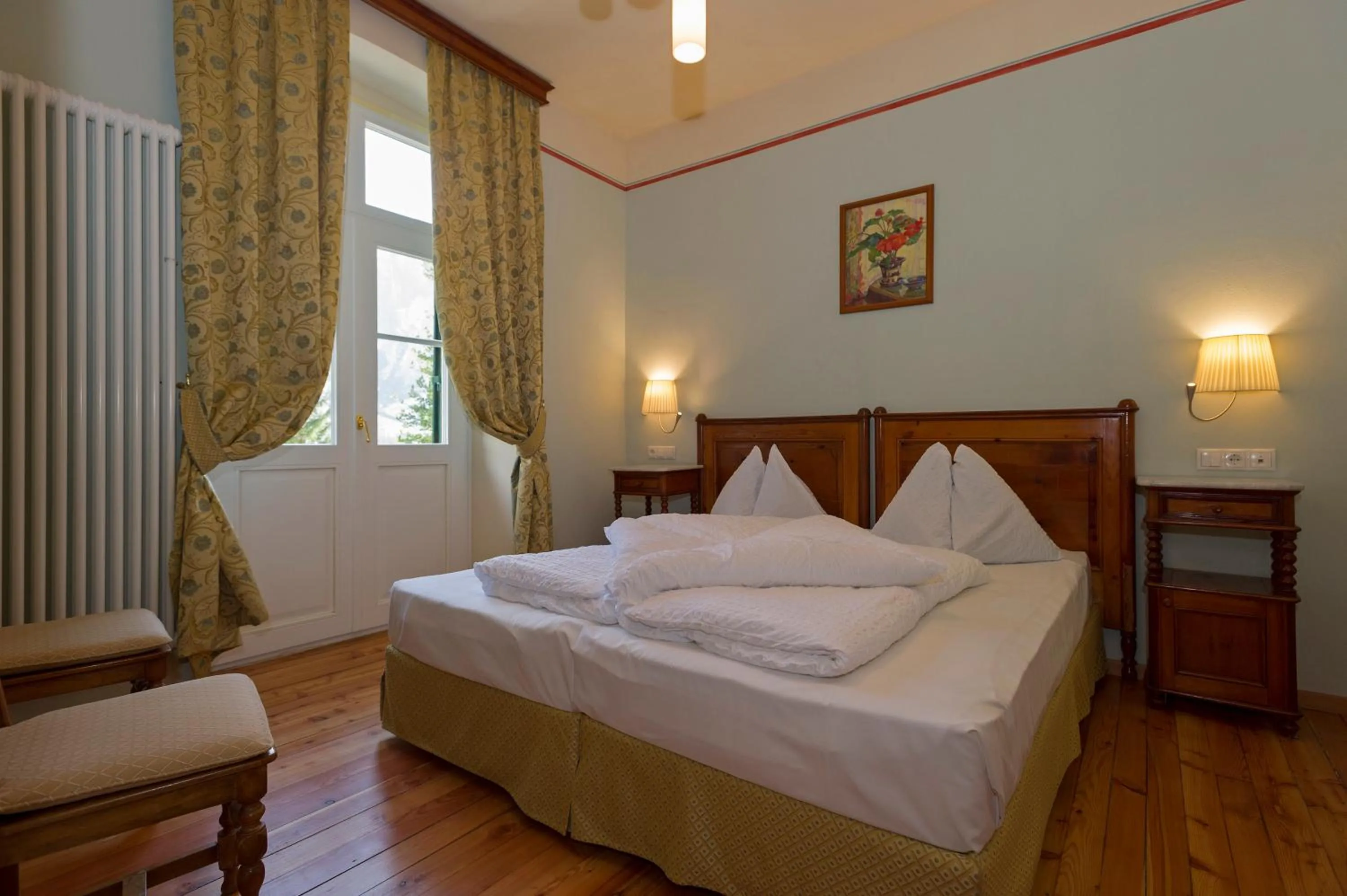 Photo of the whole room, Bed in Hotel Lago di Braies