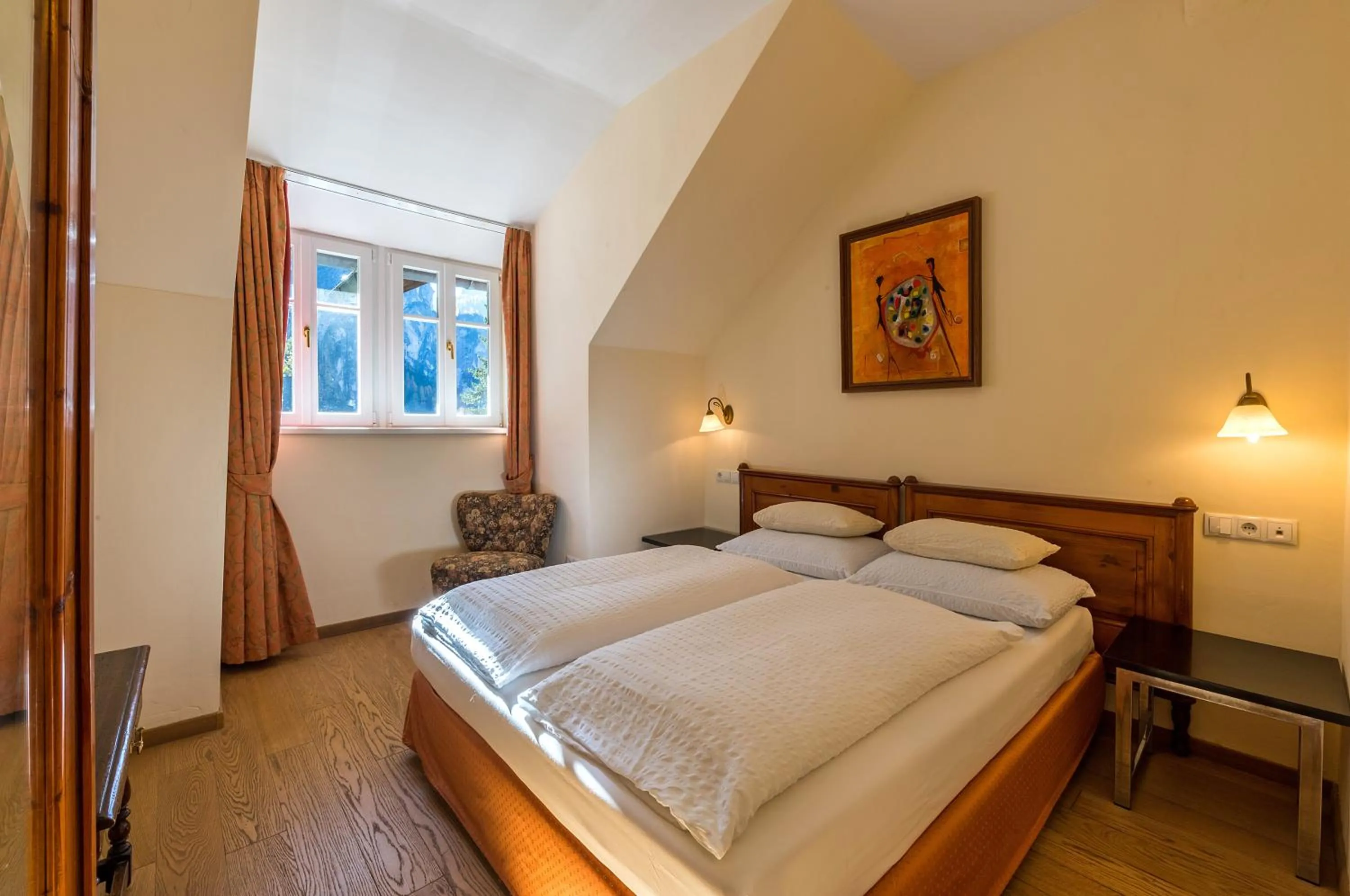 Bed in Hotel Lago di Braies