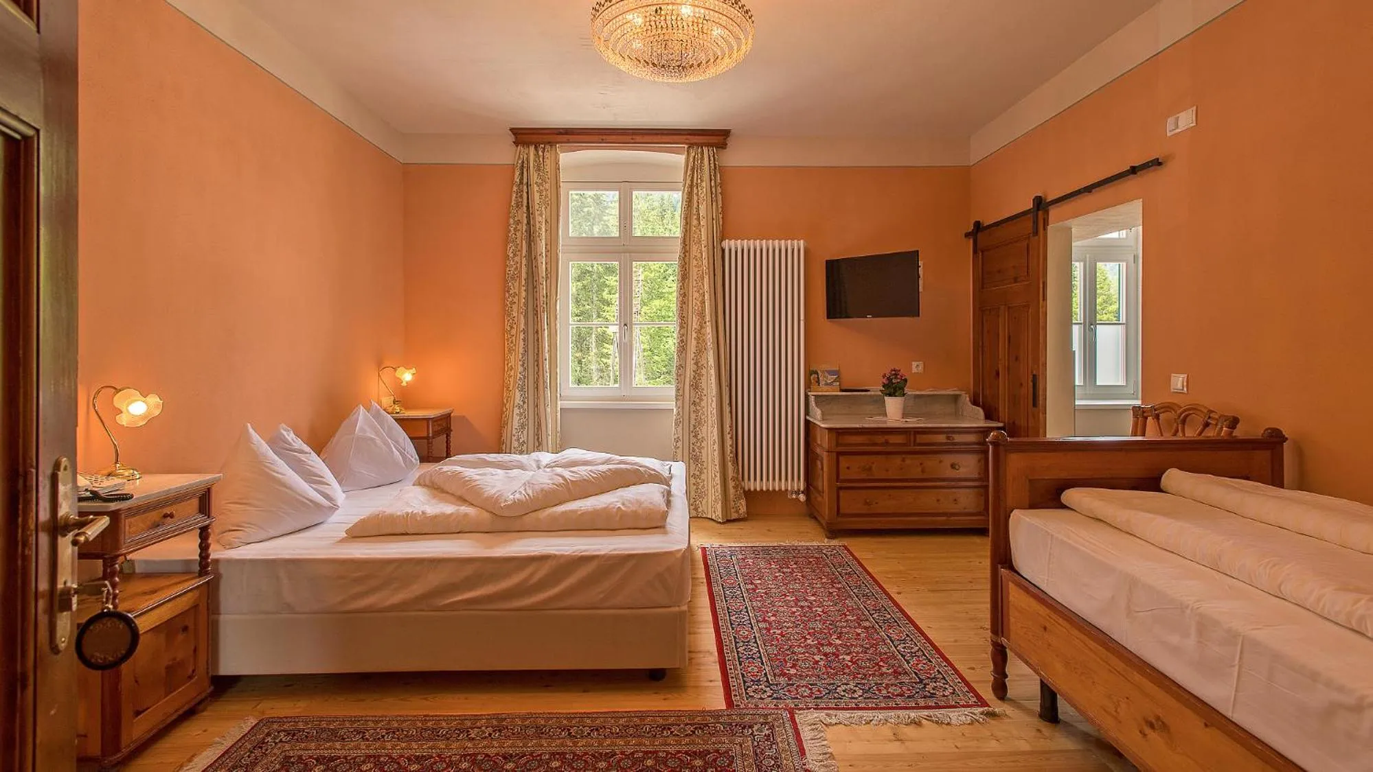 Bed in Hotel Lago di Braies