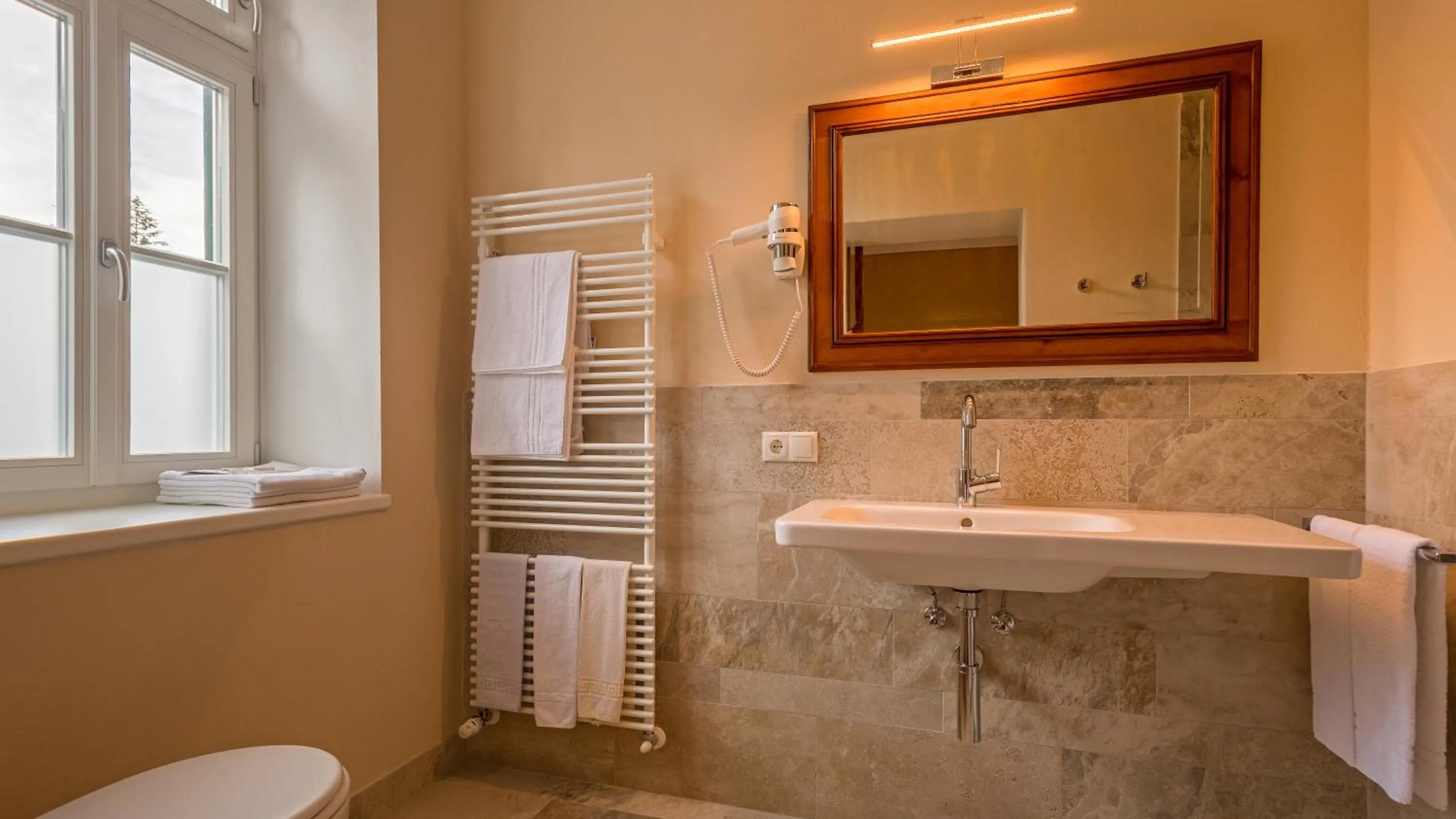 Bathroom in Hotel Lago di Braies