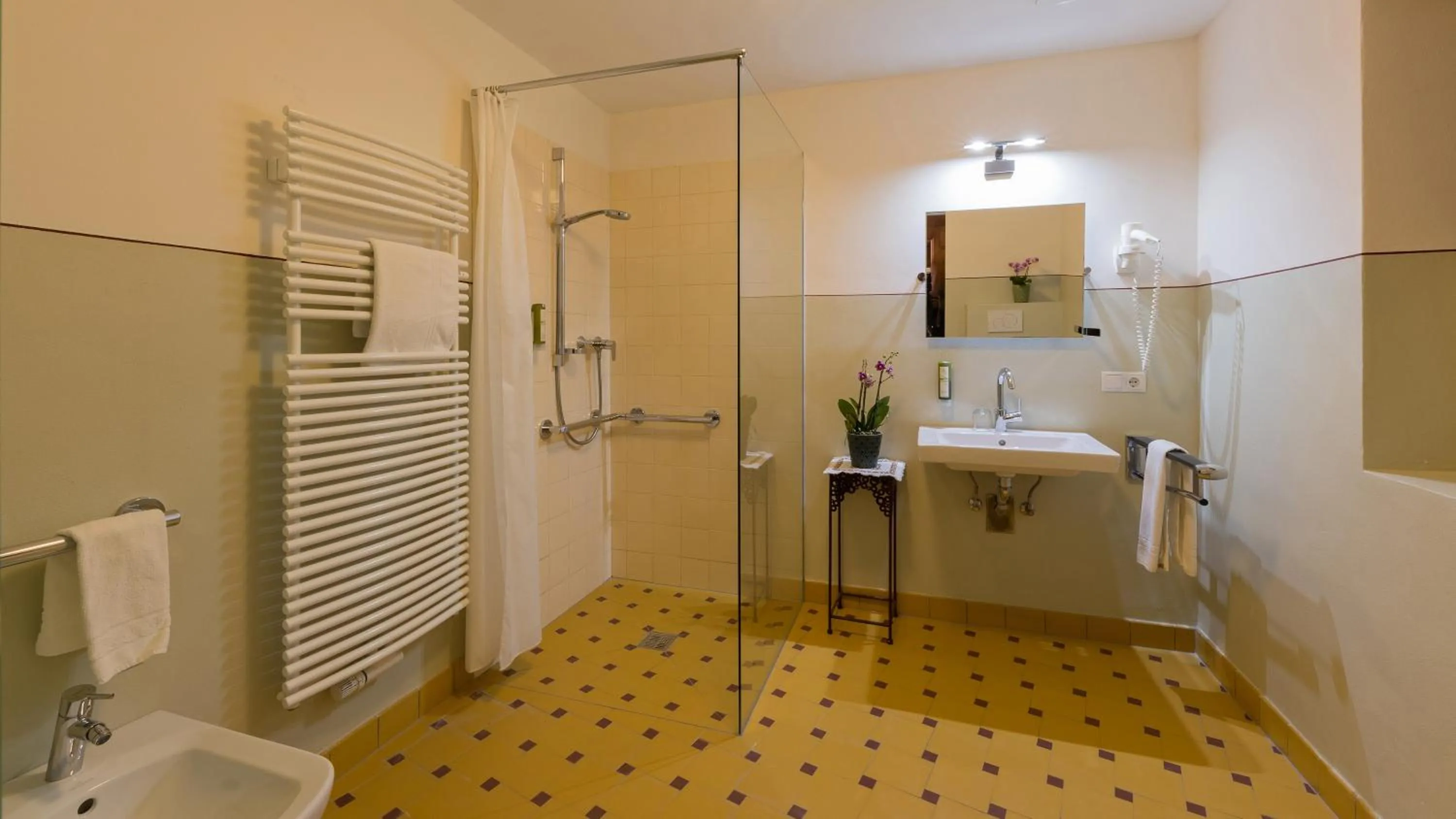 Bathroom in Hotel Lago di Braies