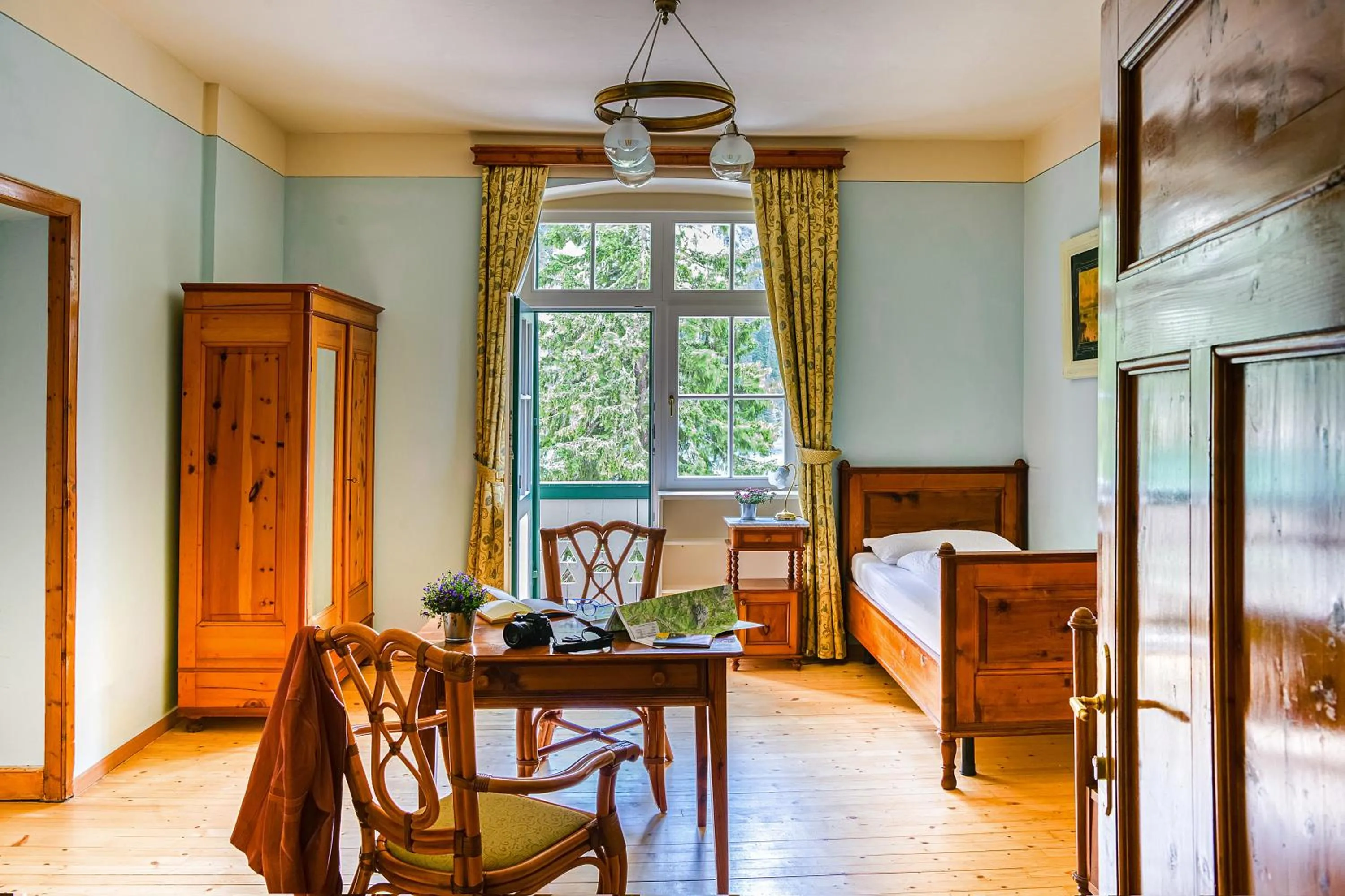 Photo of the whole room, Bed in Hotel Lago di Braies