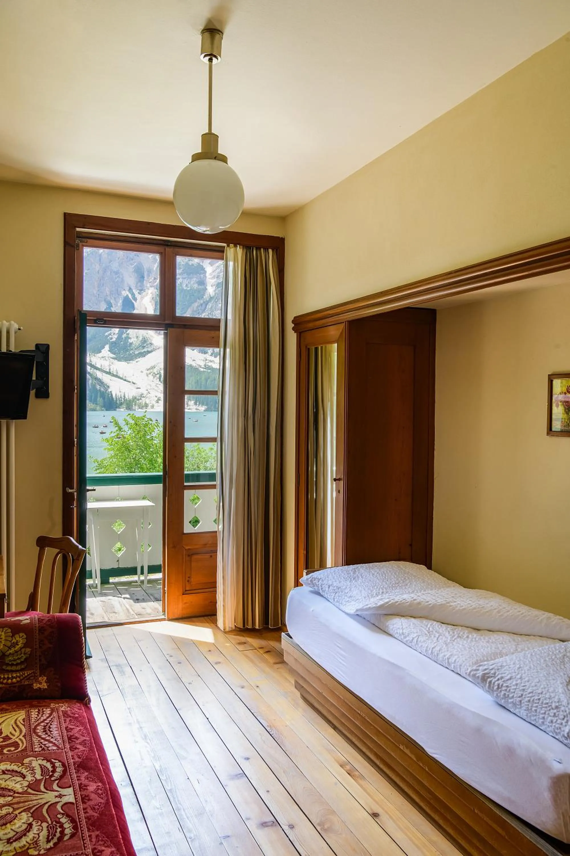 Photo of the whole room, Bed in Hotel Lago di Braies