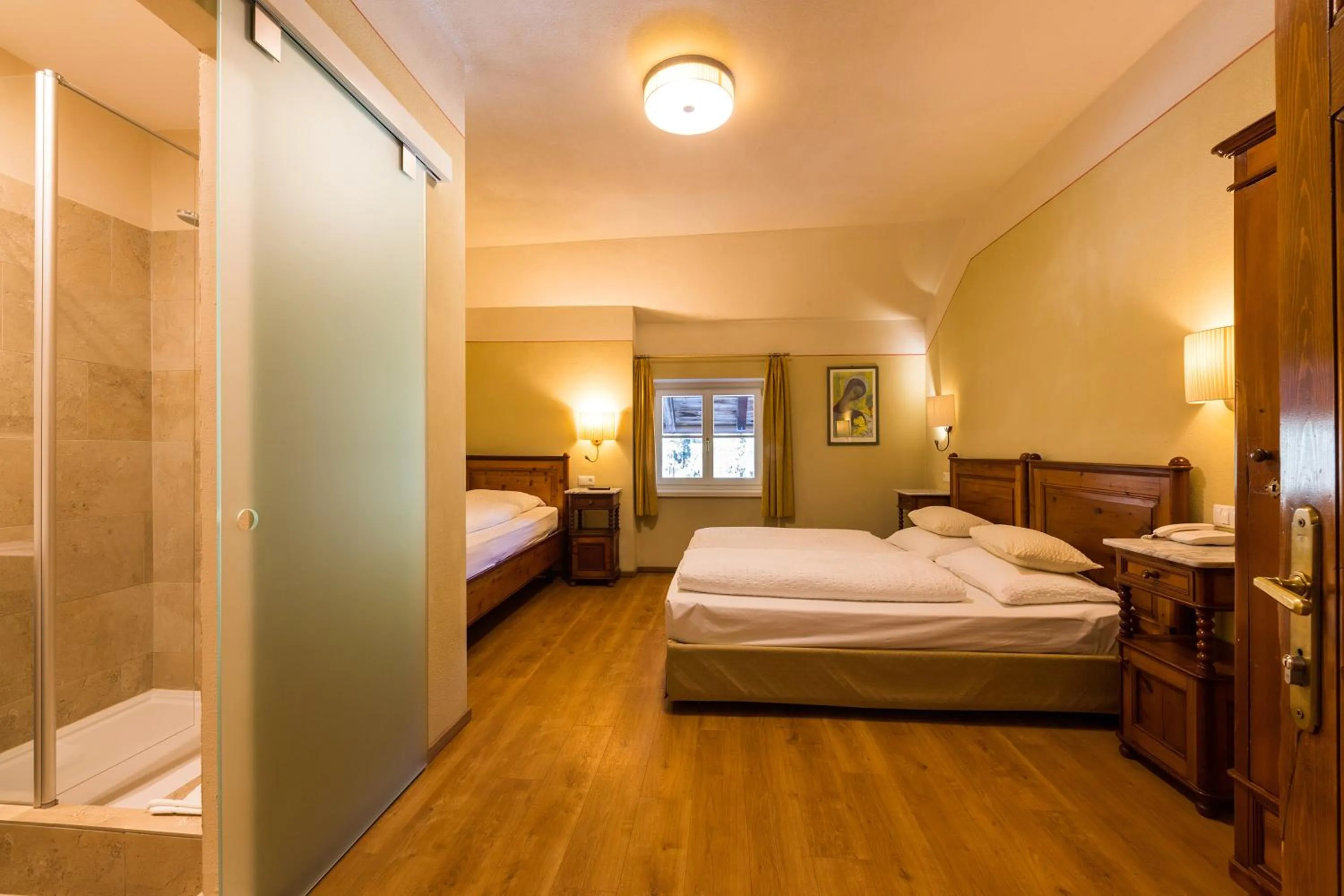 Photo of the whole room, Bed in Hotel Lago di Braies