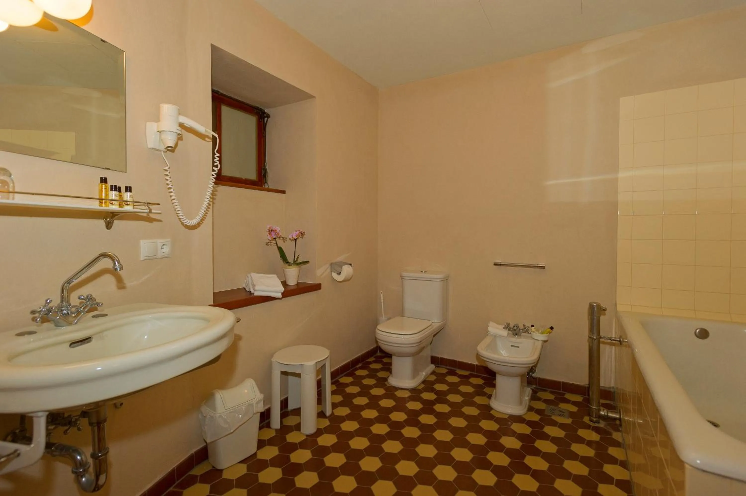 Bathroom in Hotel Lago di Braies