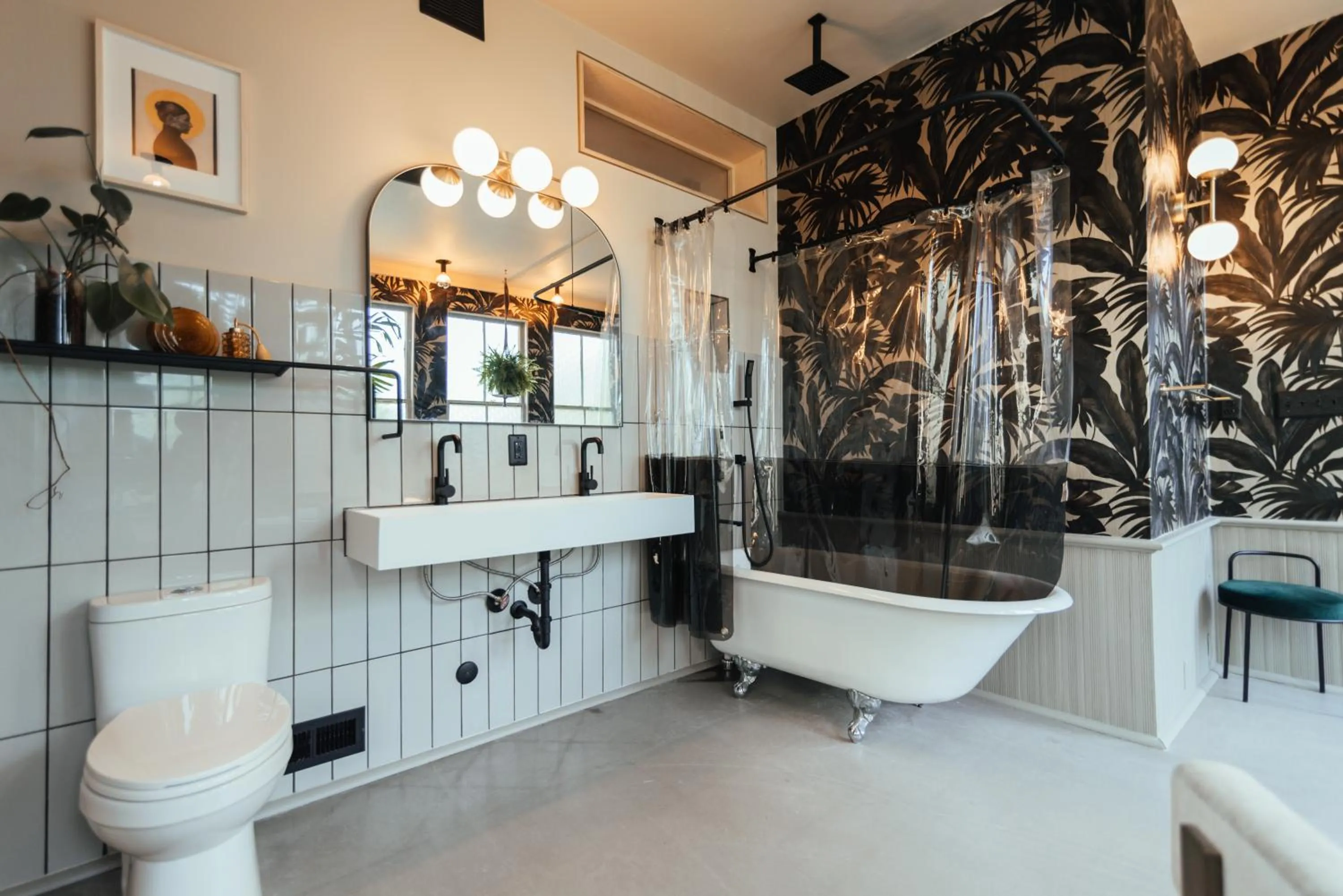 Bathroom in DREAMERS bnb