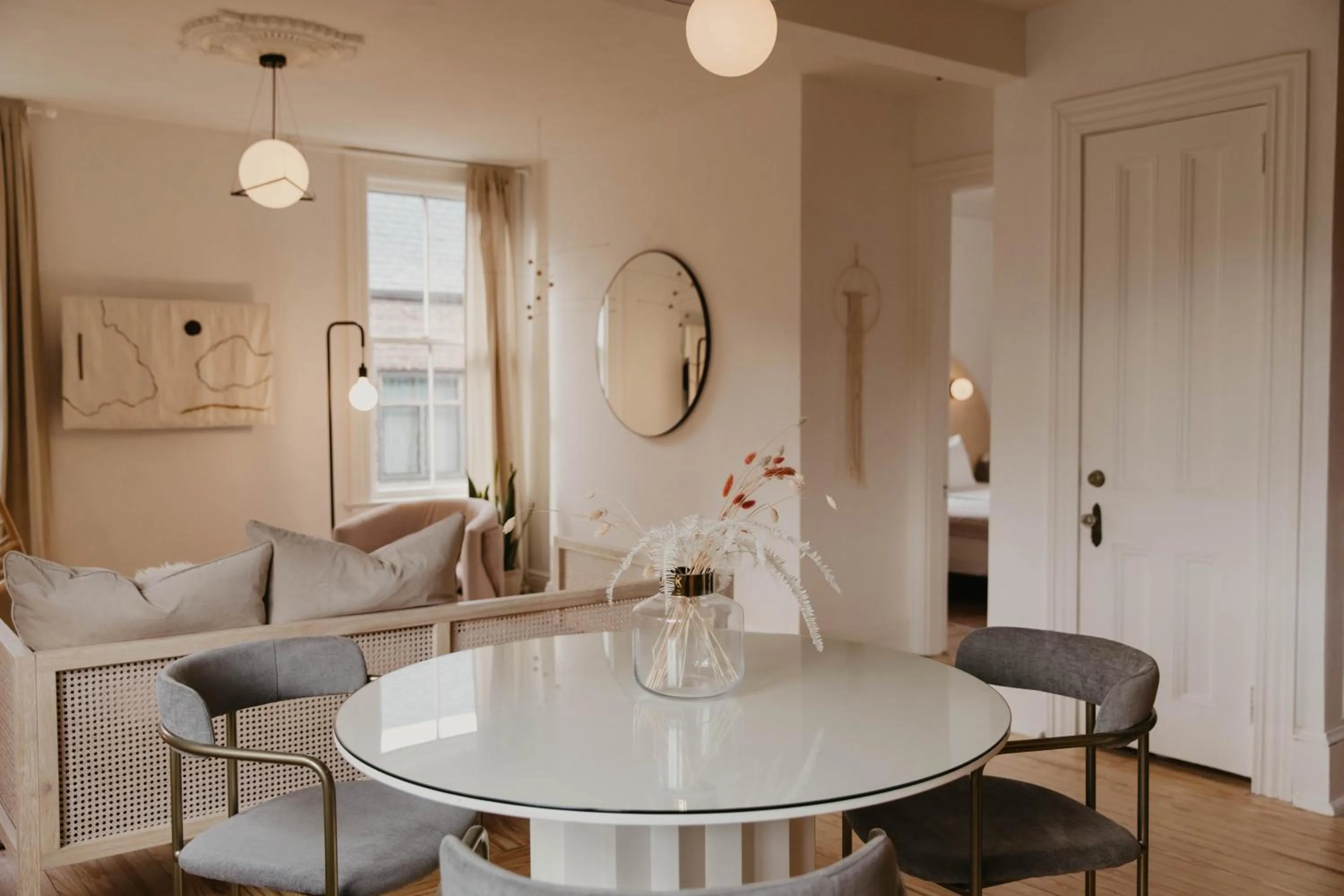 Dining area in DREAMERS bnb