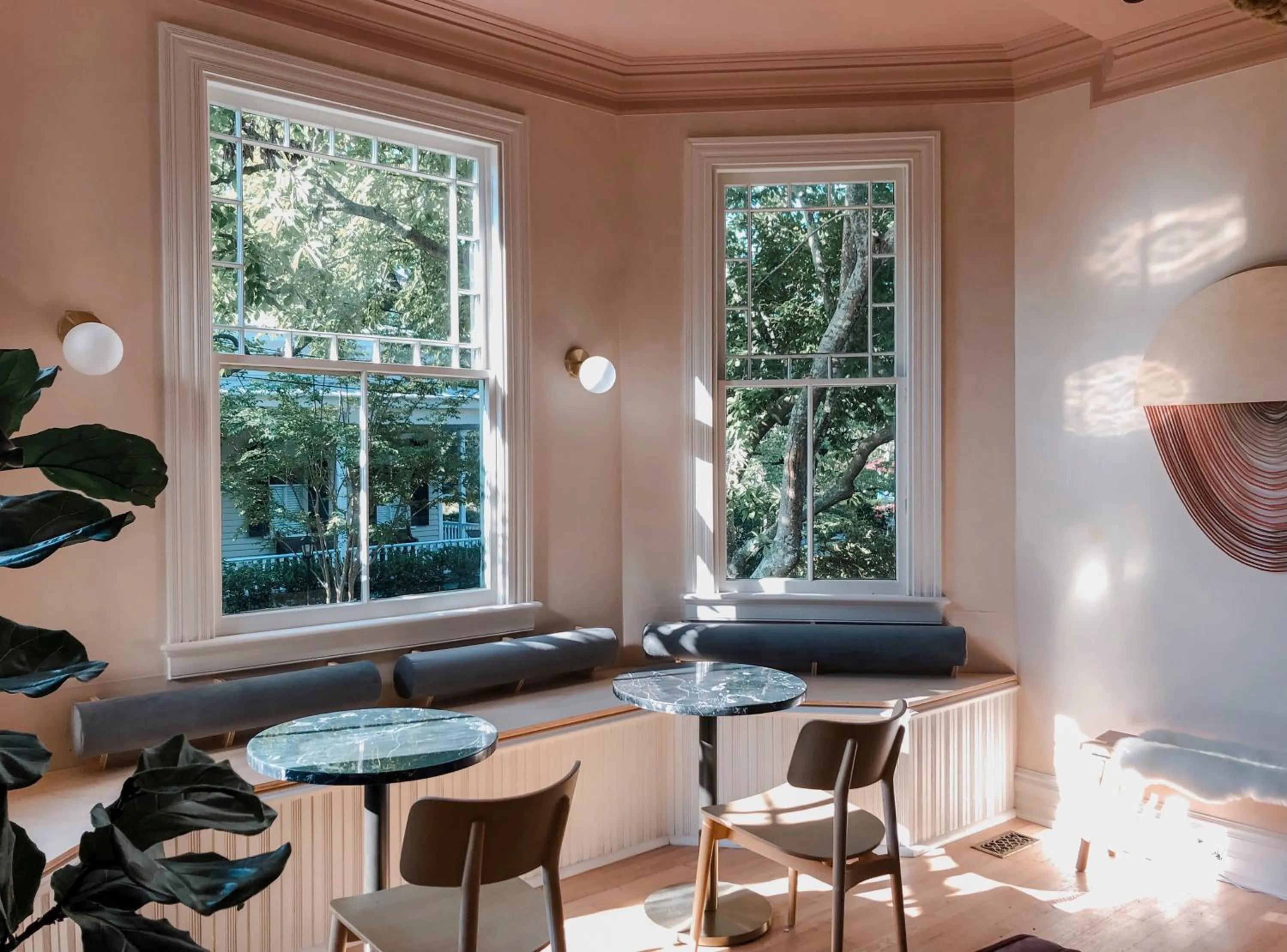 Dining area in DREAMERS bnb
