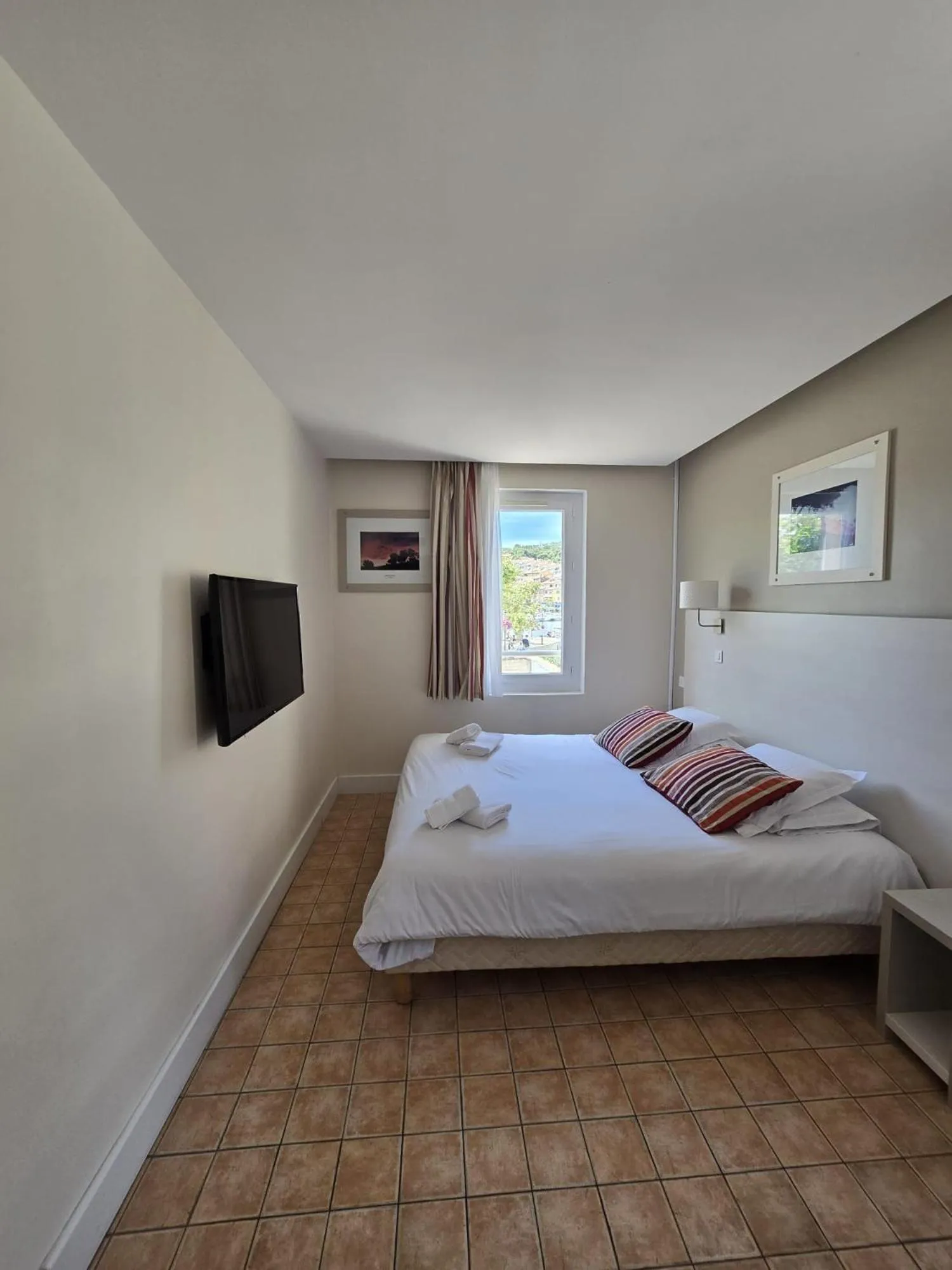 Bed in The Originals Boutique, Hôtel Cassitel, Cassis