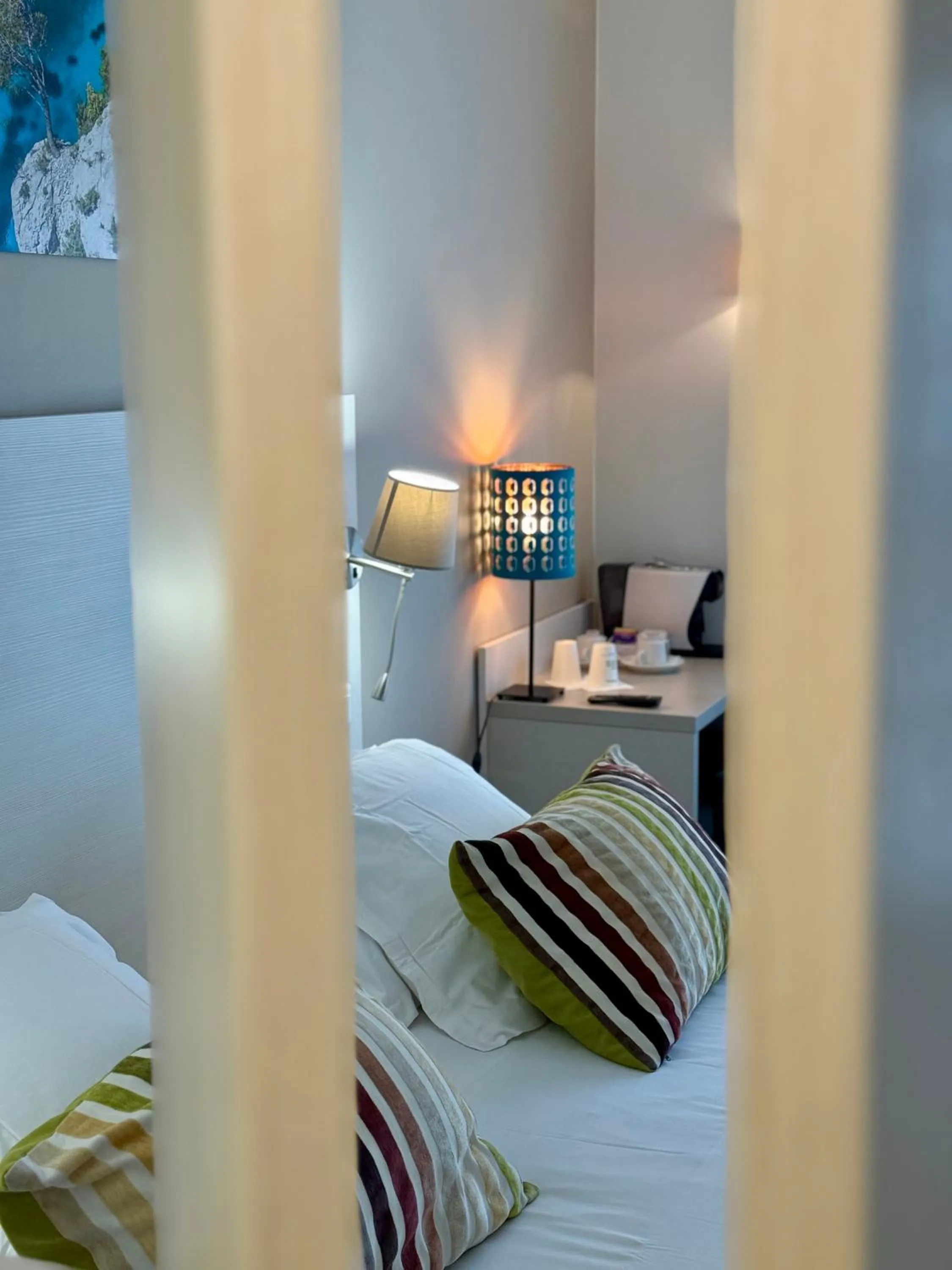 Bedroom, Bed in The Originals Boutique, Hôtel Cassitel, Cassis