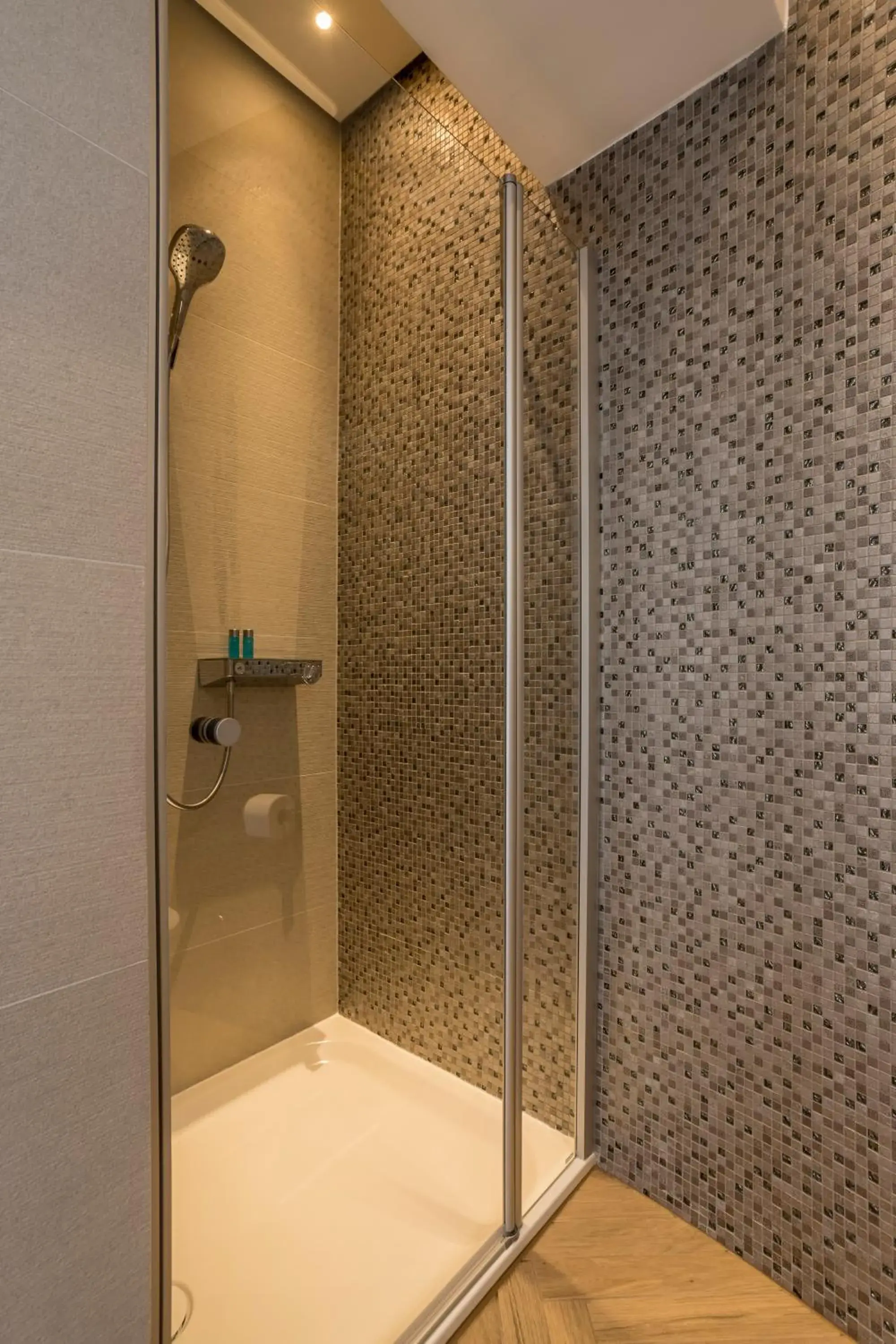 Shower in Seaview Luxury Retreat Shower in Seaview Luxury Retreat
