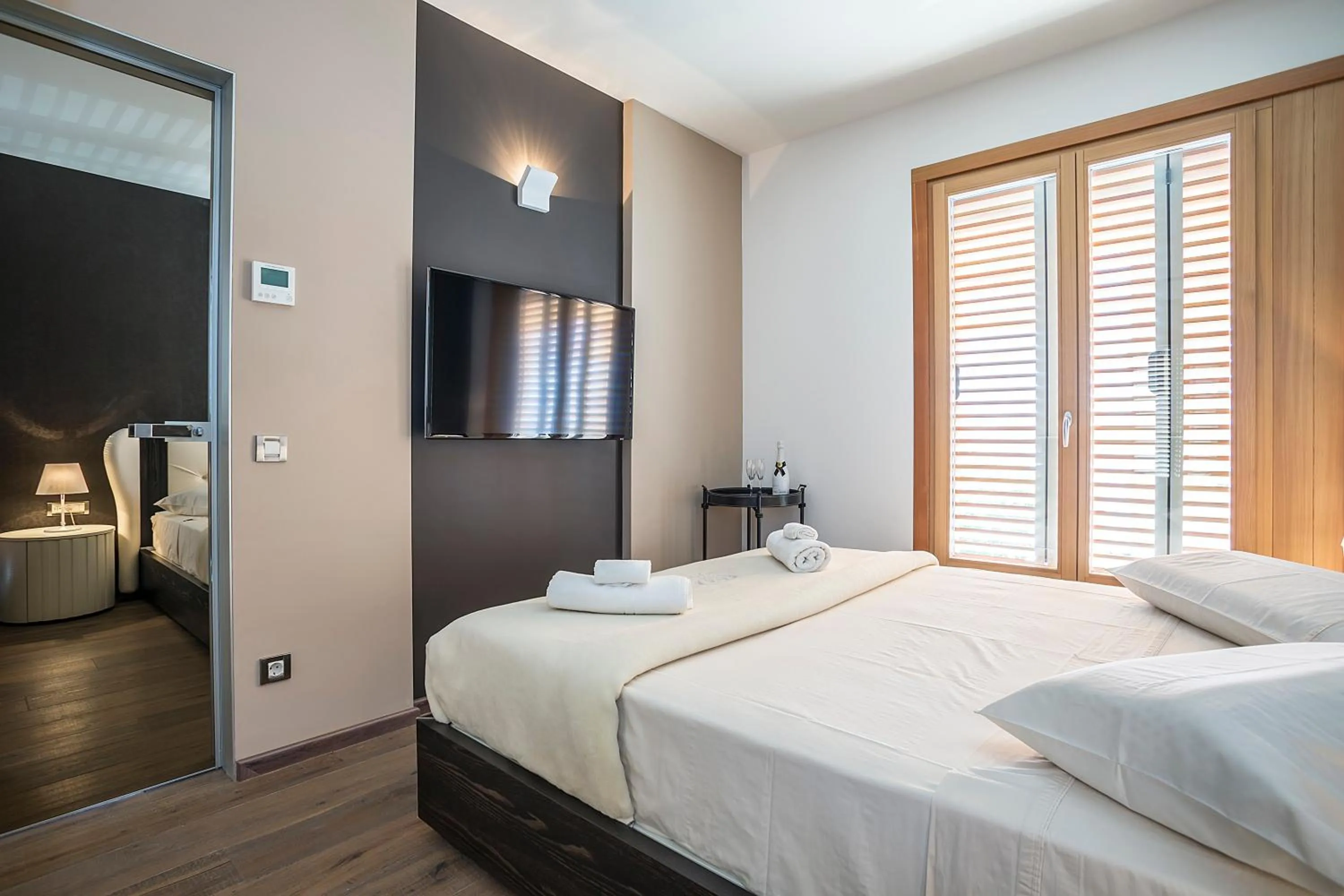 TV and multimedia, Bed in Seaview Luxury Retreat