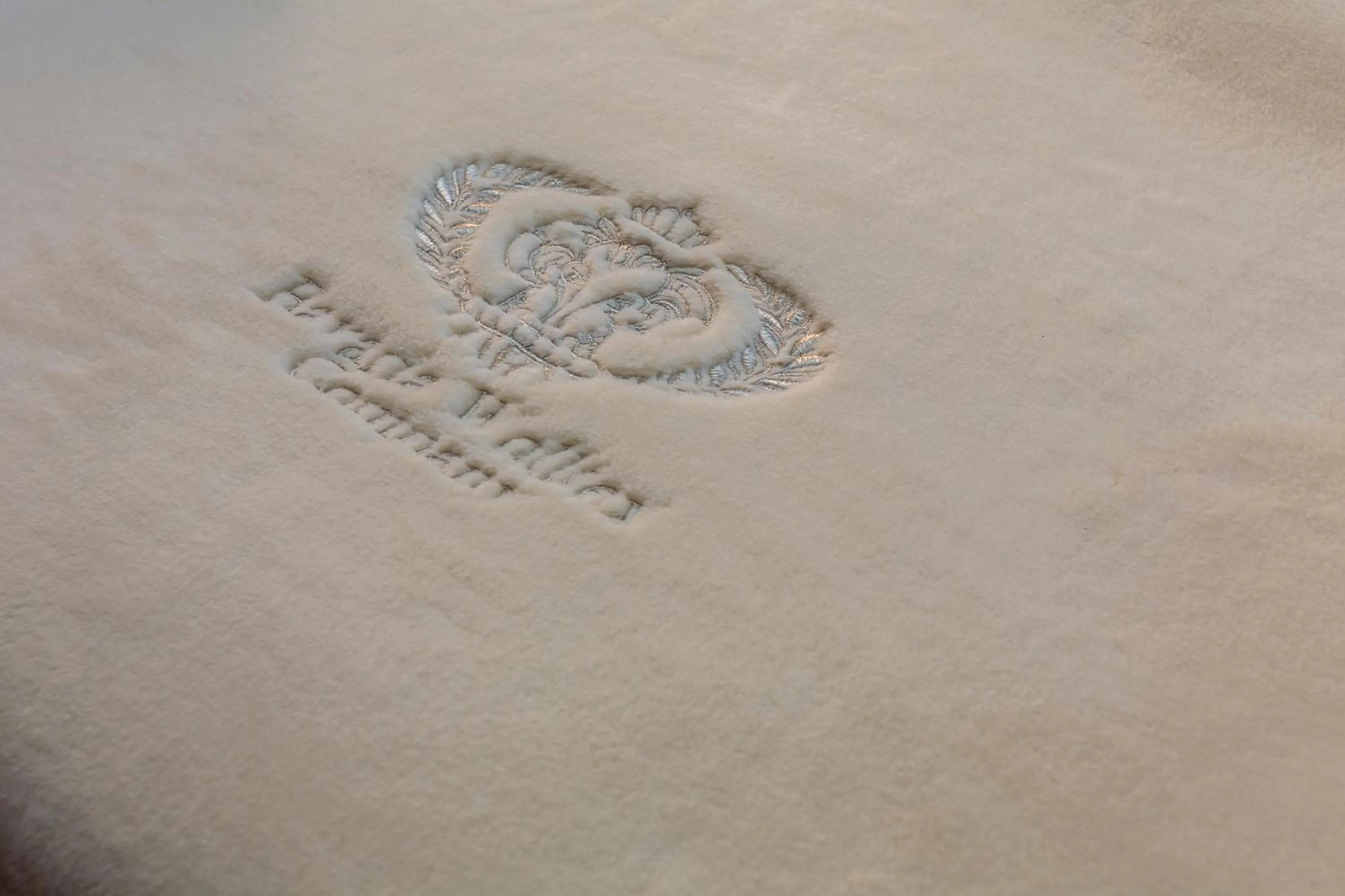 Logo/Certificate/Sign in Seaview Luxury Retreat