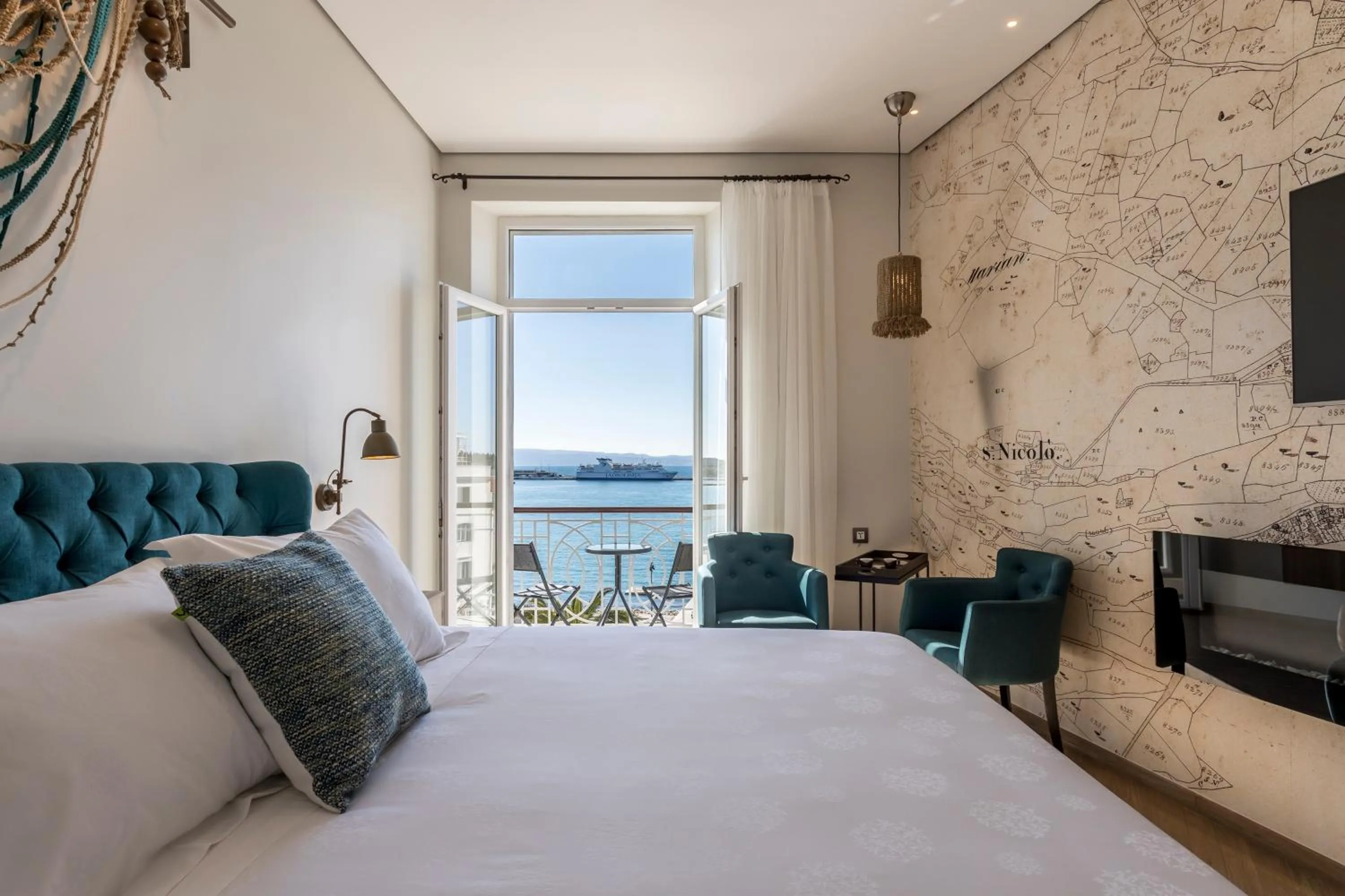 Photo of the whole room, Bed in Seaview Luxury Retreat