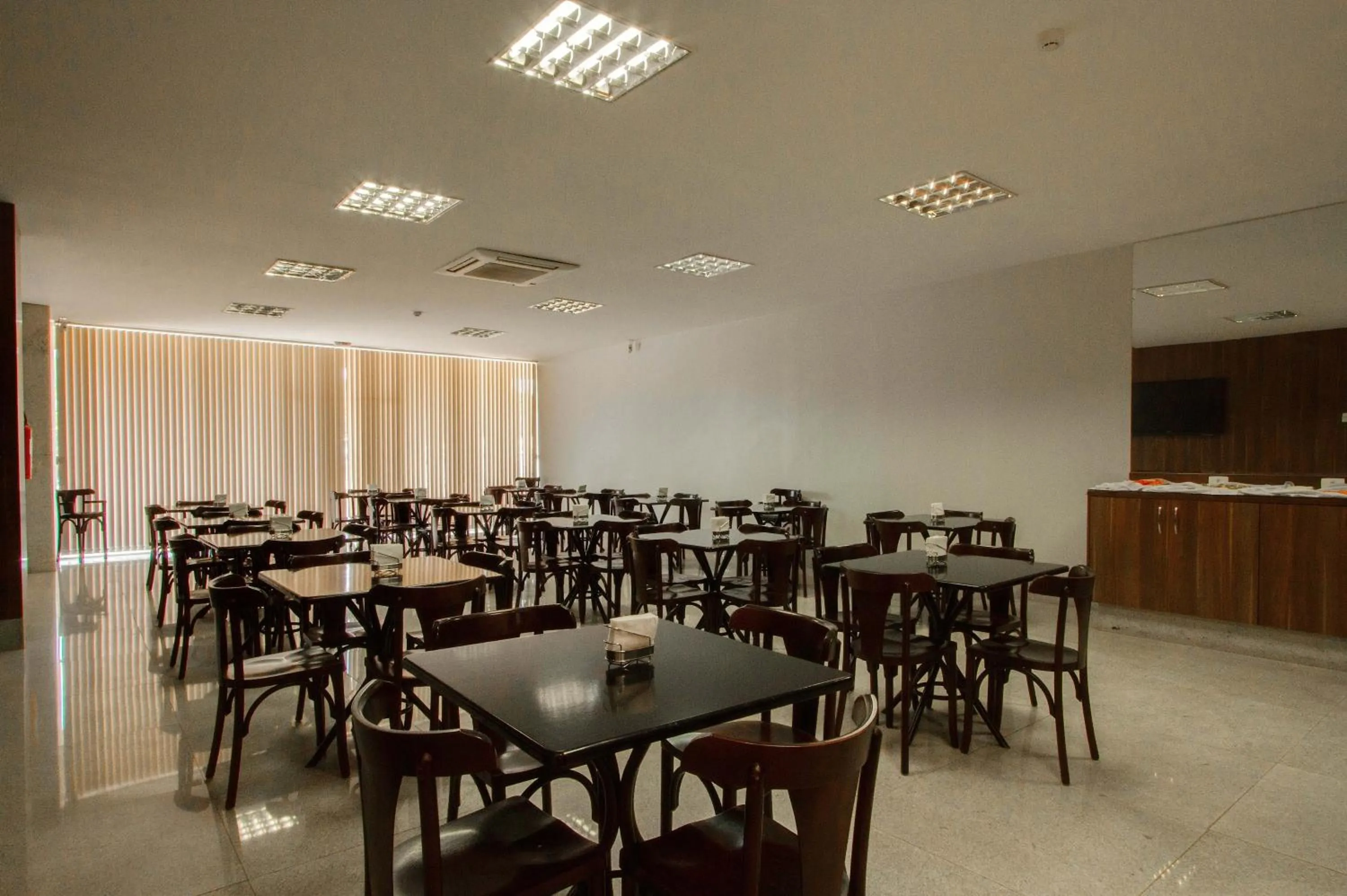 Communal lounge/ TV room in Brisa Tower Hotel