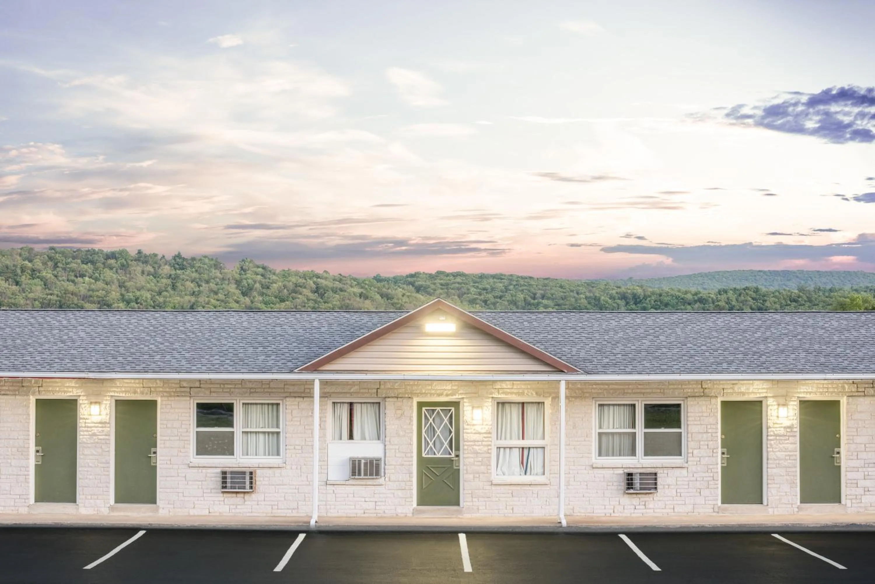 Knights Inn Pine Grove