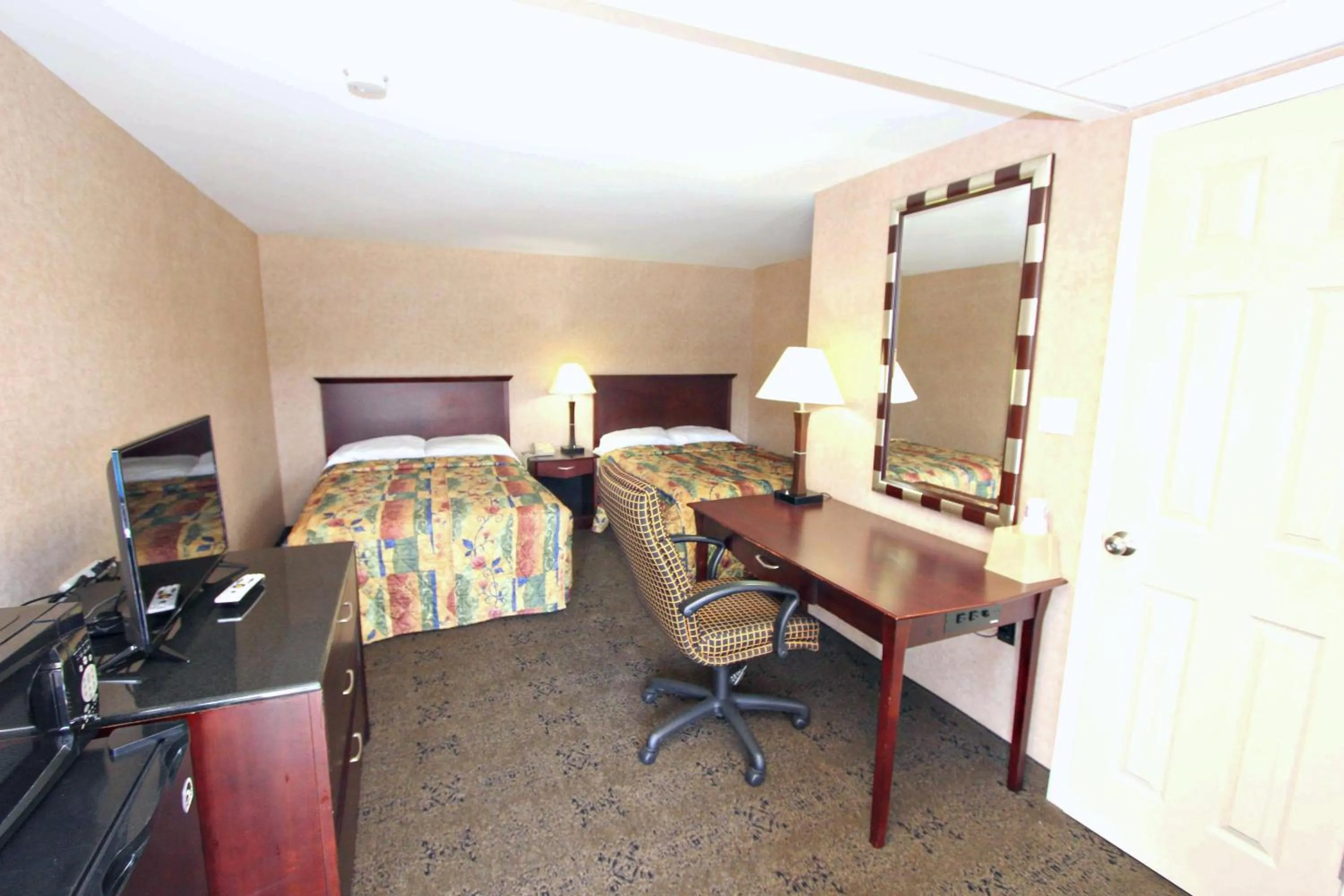 Bed in Knights Inn Pine Grove