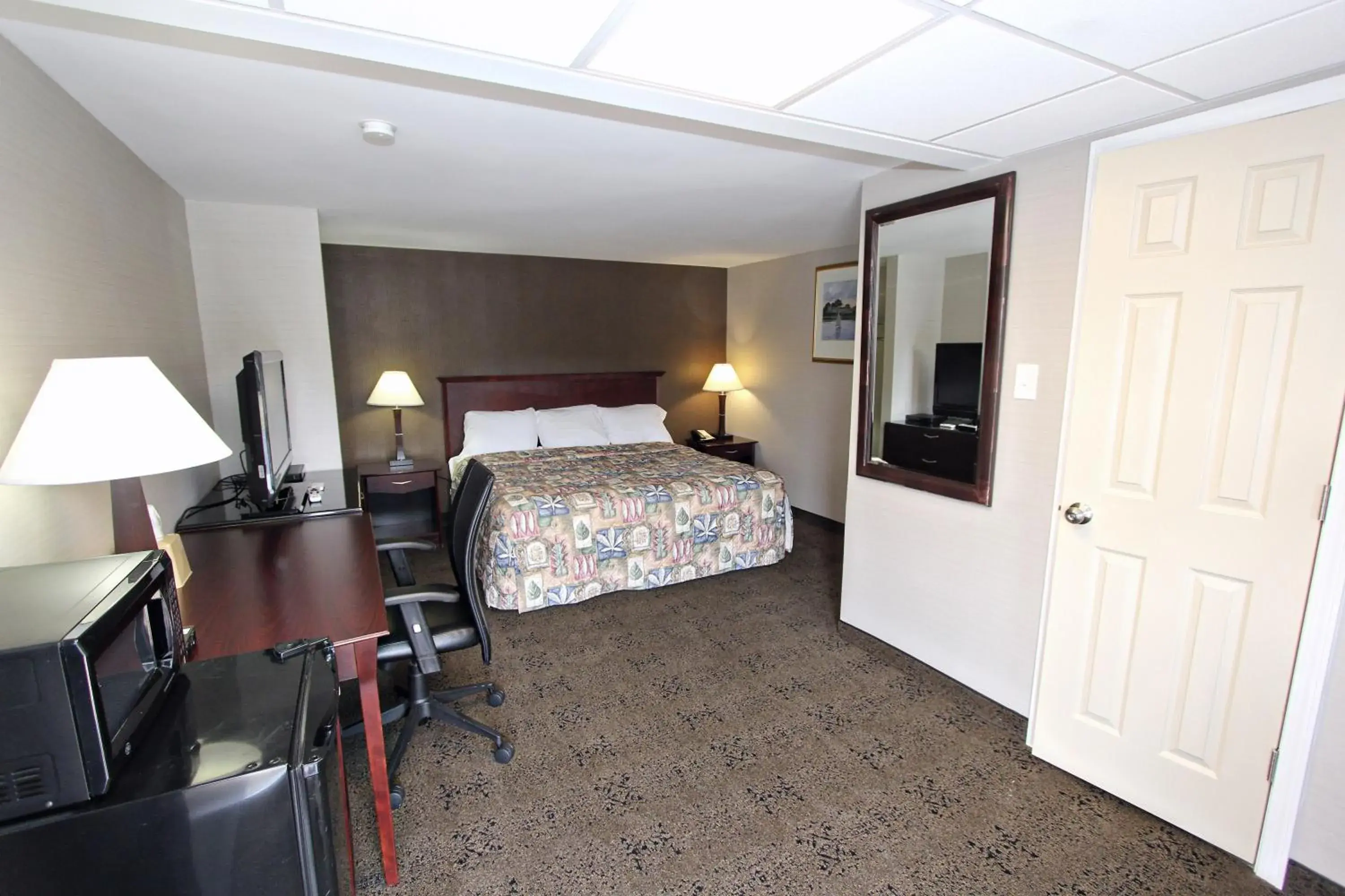 Bed in Knights Inn Pine Grove Bed in Knights Inn Pine Grove