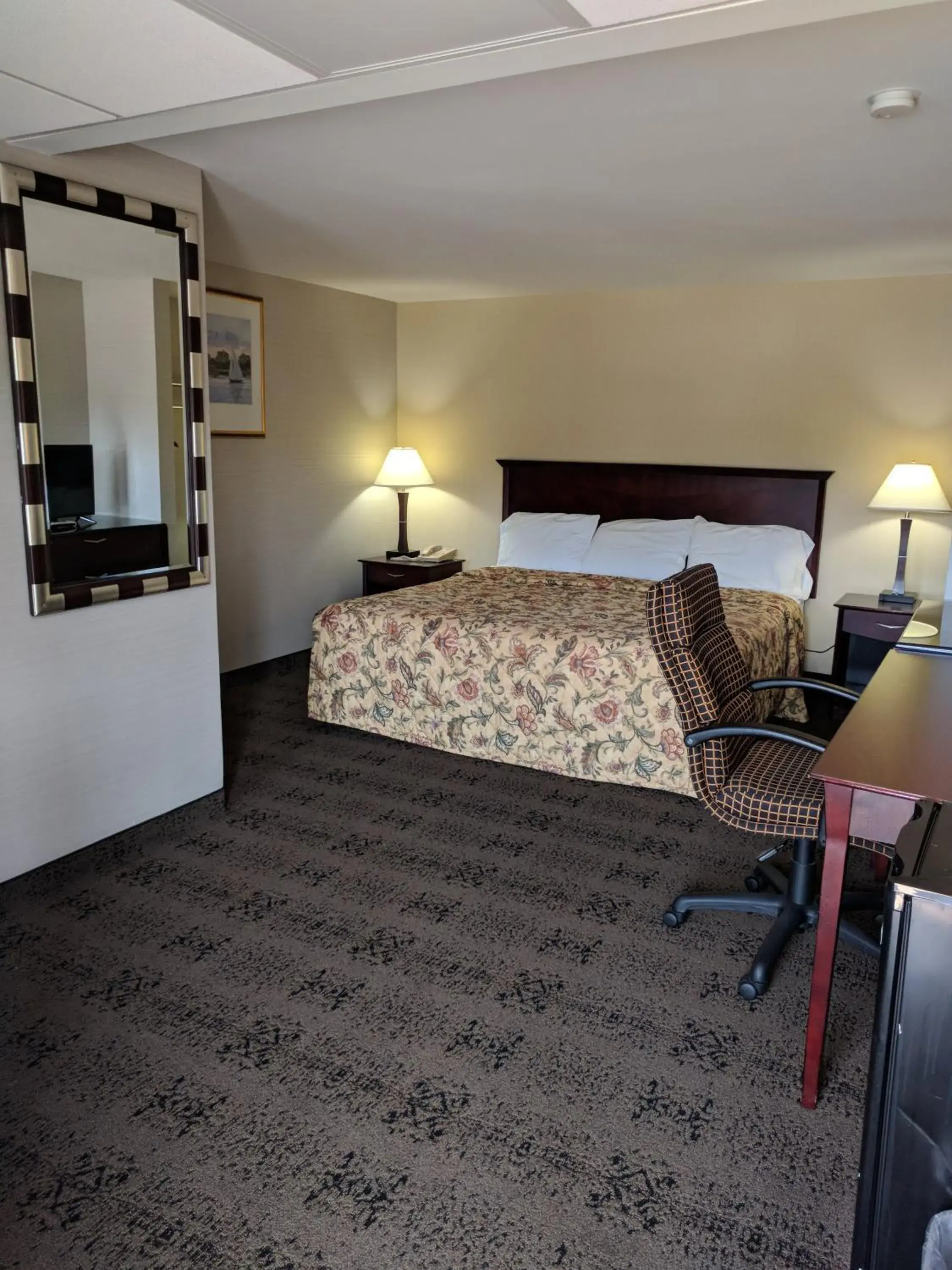 Bed in Knights Inn Pine Grove Bed in Knights Inn Pine Grove