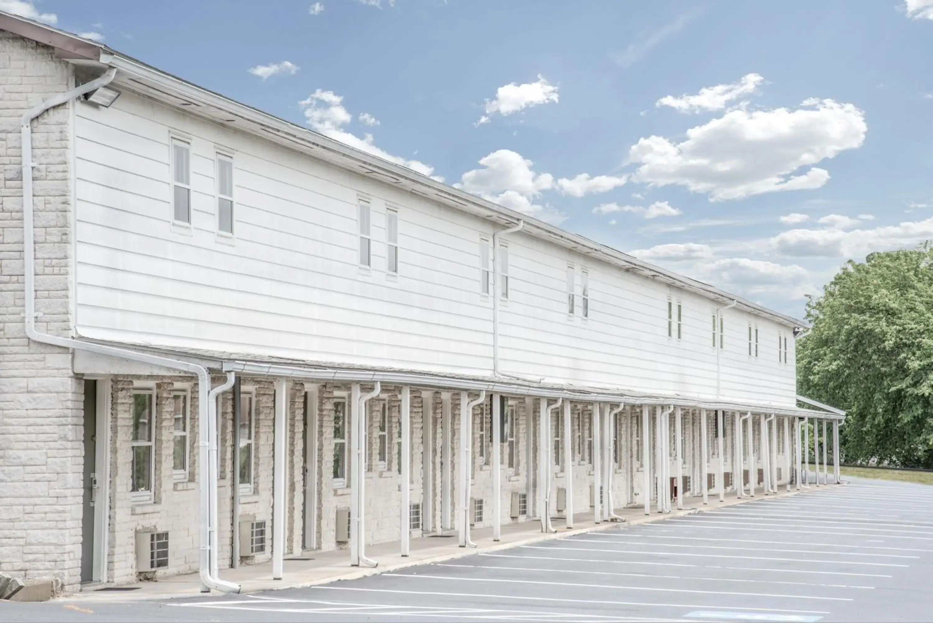 Property building in Knights Inn Pine Grove Property building in Knights Inn Pine Grove