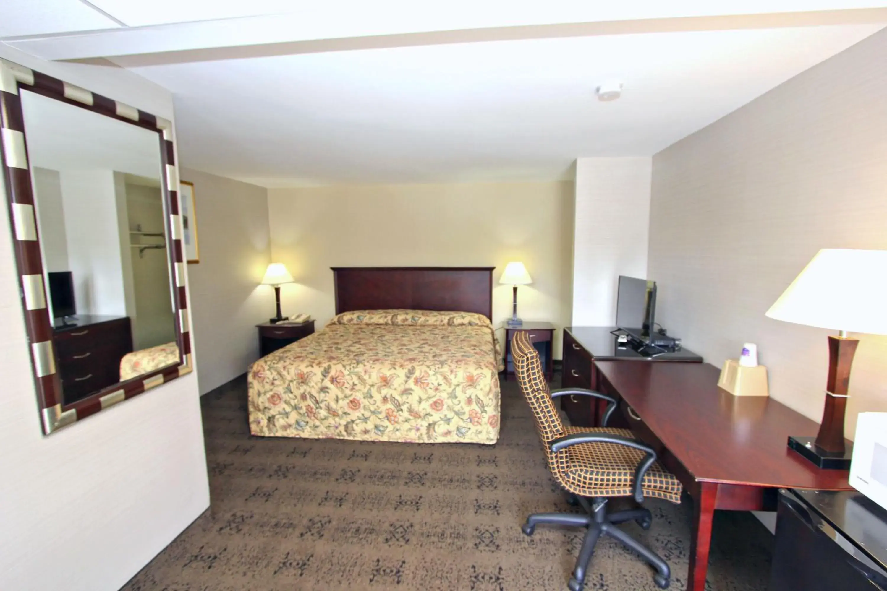 Bed in Knights Inn Pine Grove Bed in Knights Inn Pine Grove