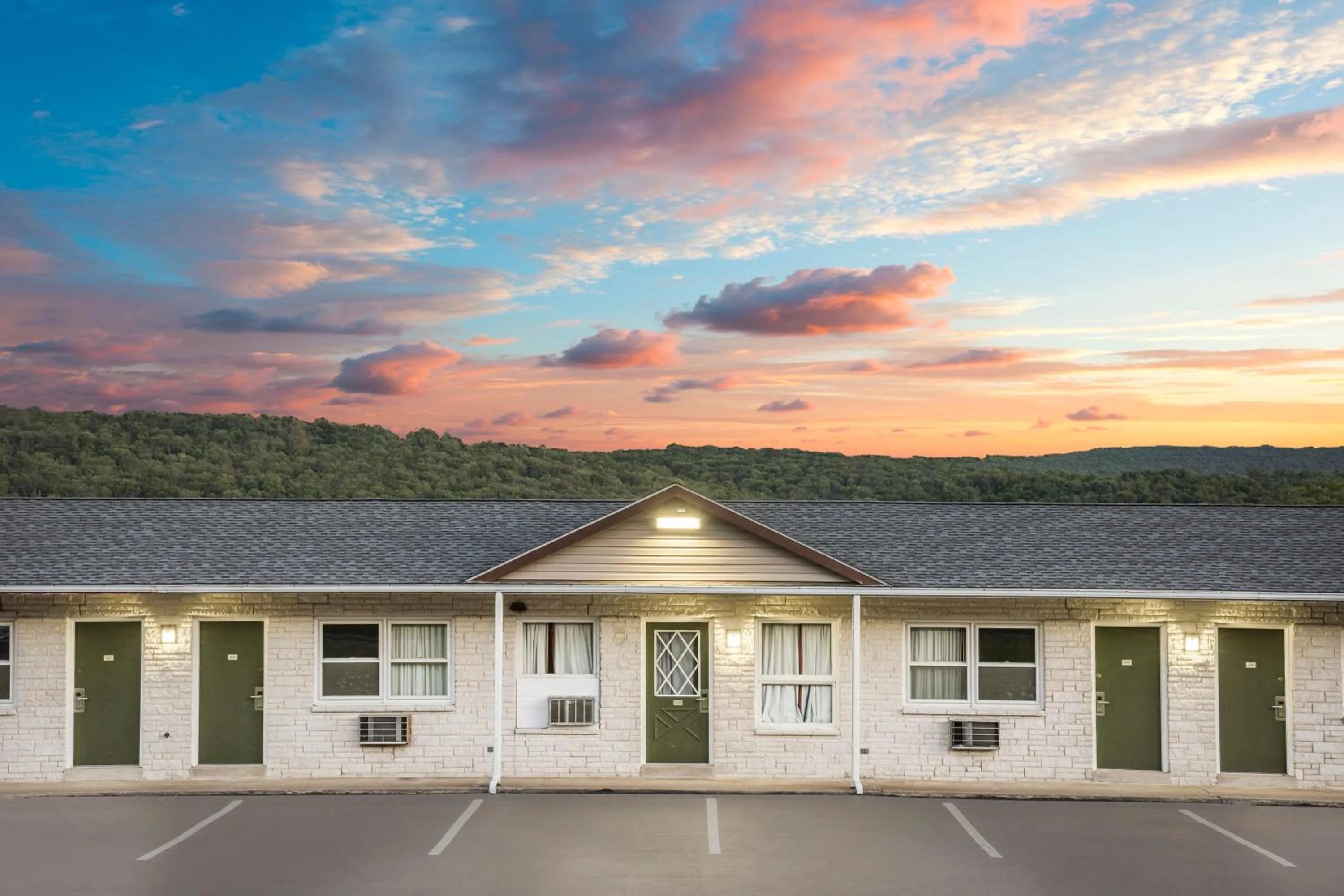 Knights Inn Pine Grove