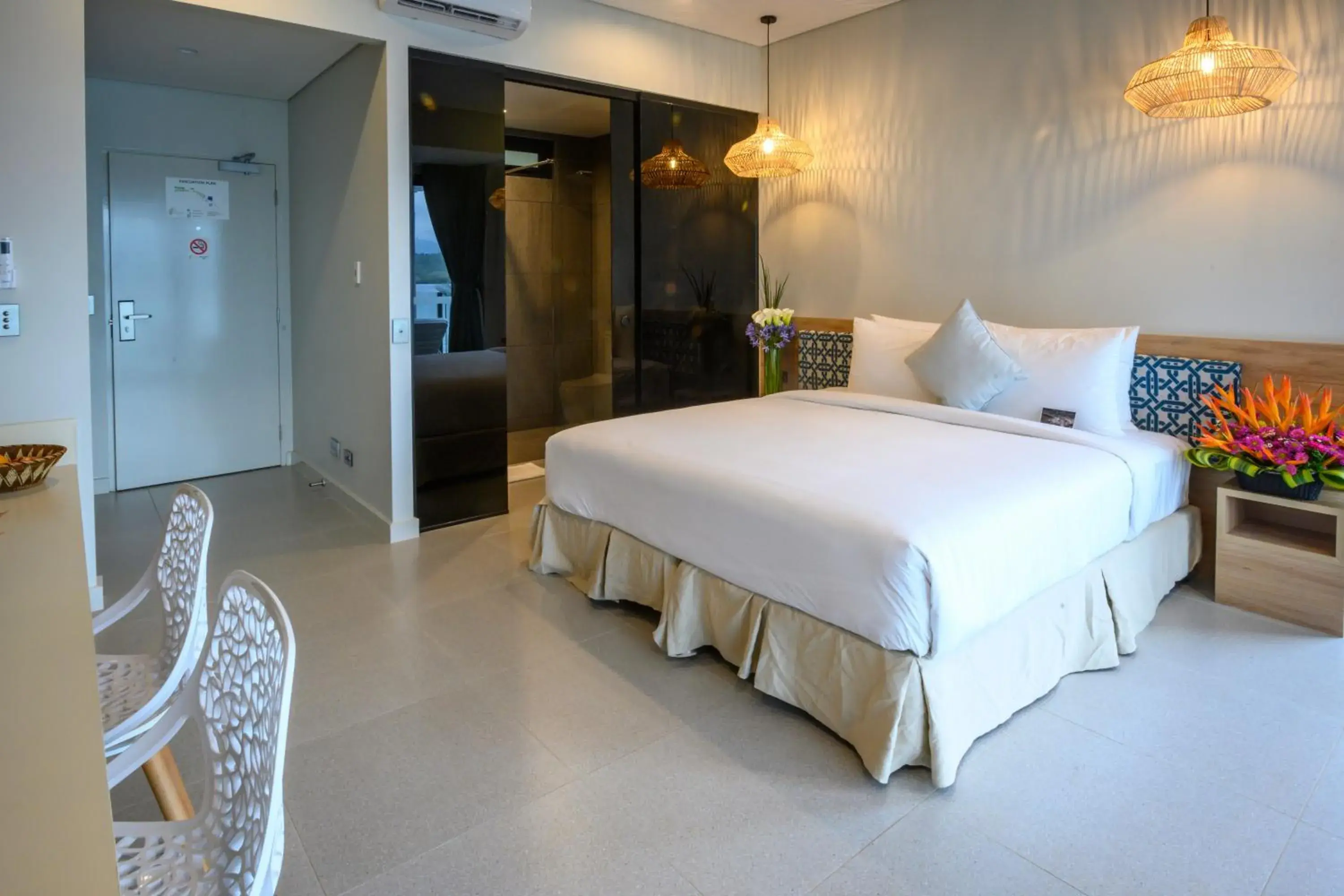 Bedroom, Bed in Loloata Island Resort Bedroom, Bed in Loloata Island Resort