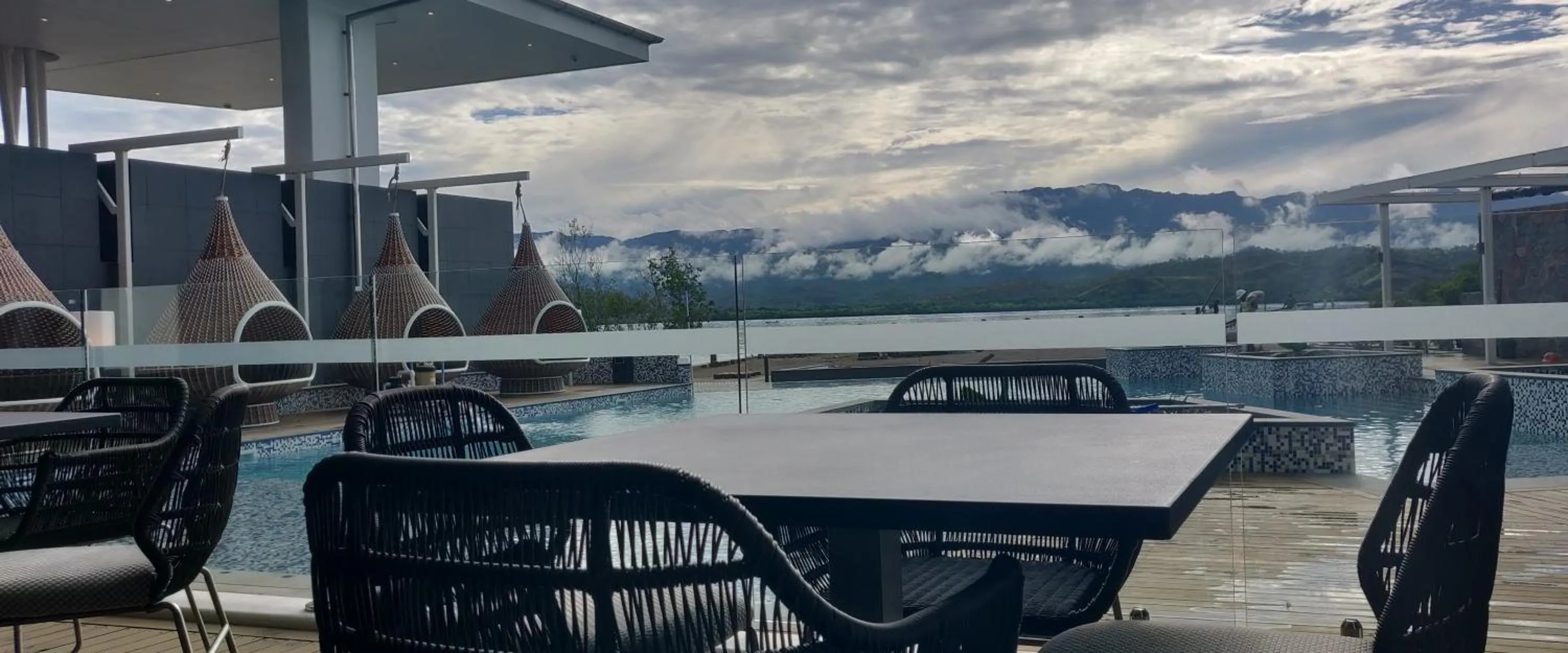 Restaurant/places to eat in Loloata Island Resort