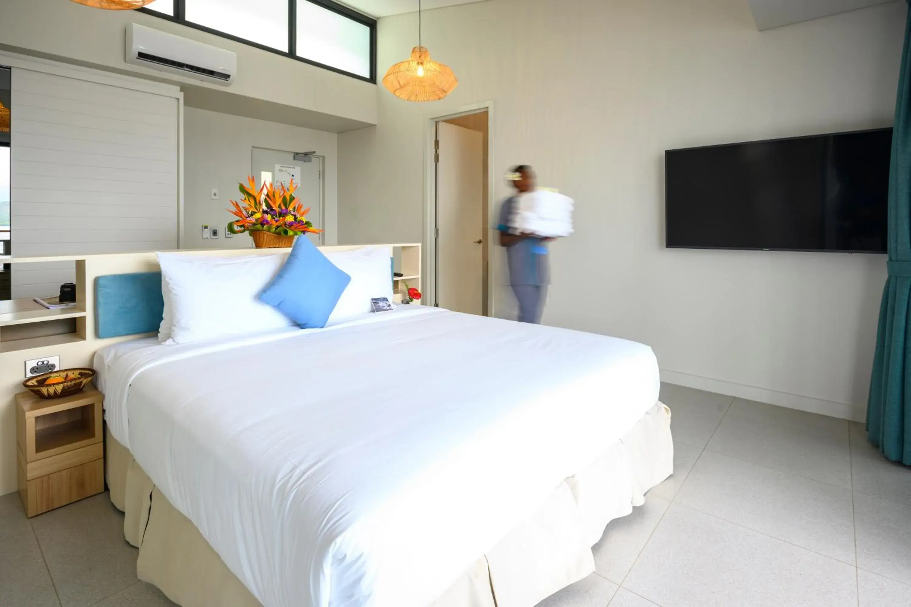 Bedroom, Bed in Loloata Island Resort Bedroom, Bed in Loloata Island Resort