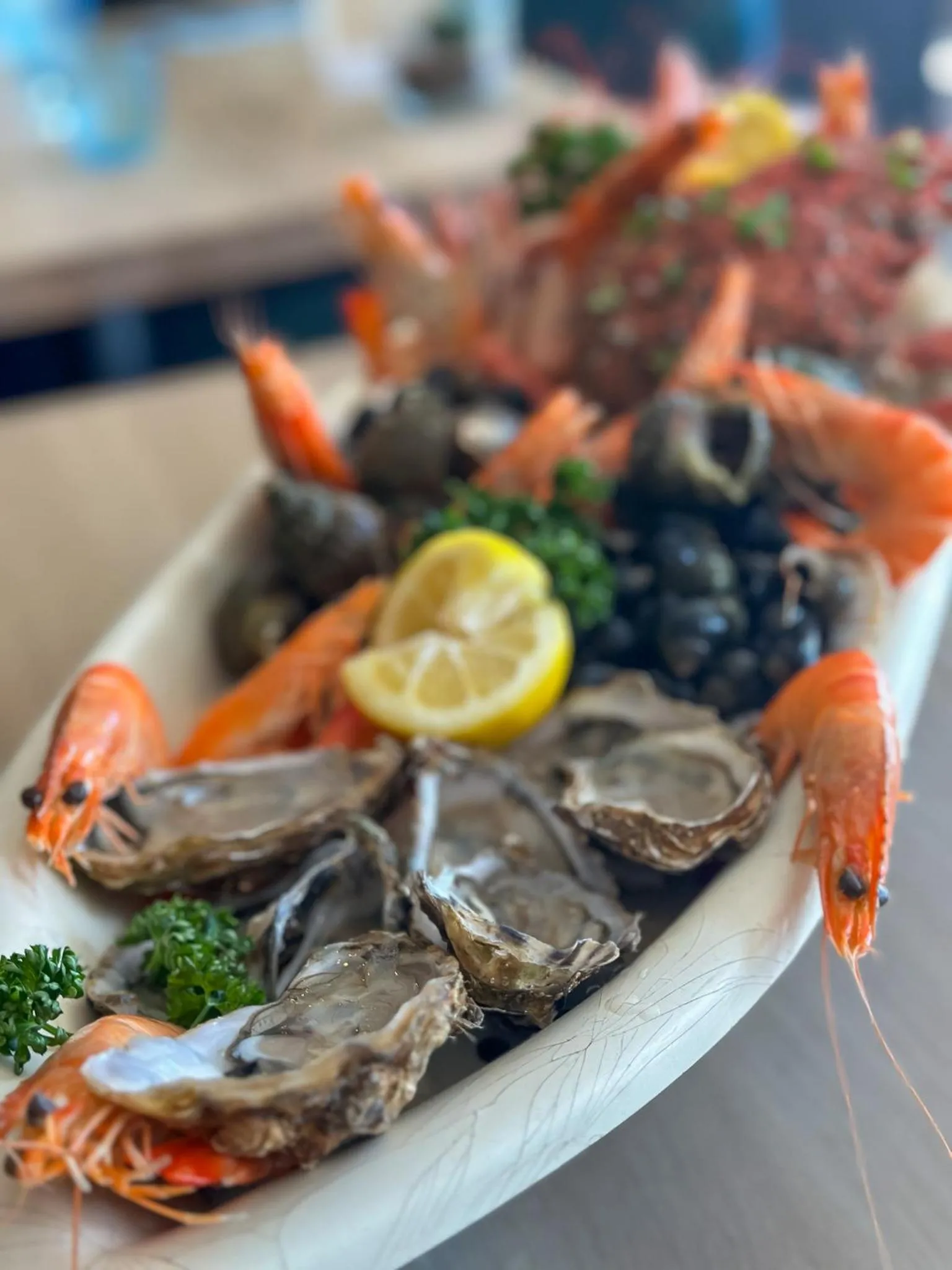 Restaurant/places to eat in Hotel De La Mer