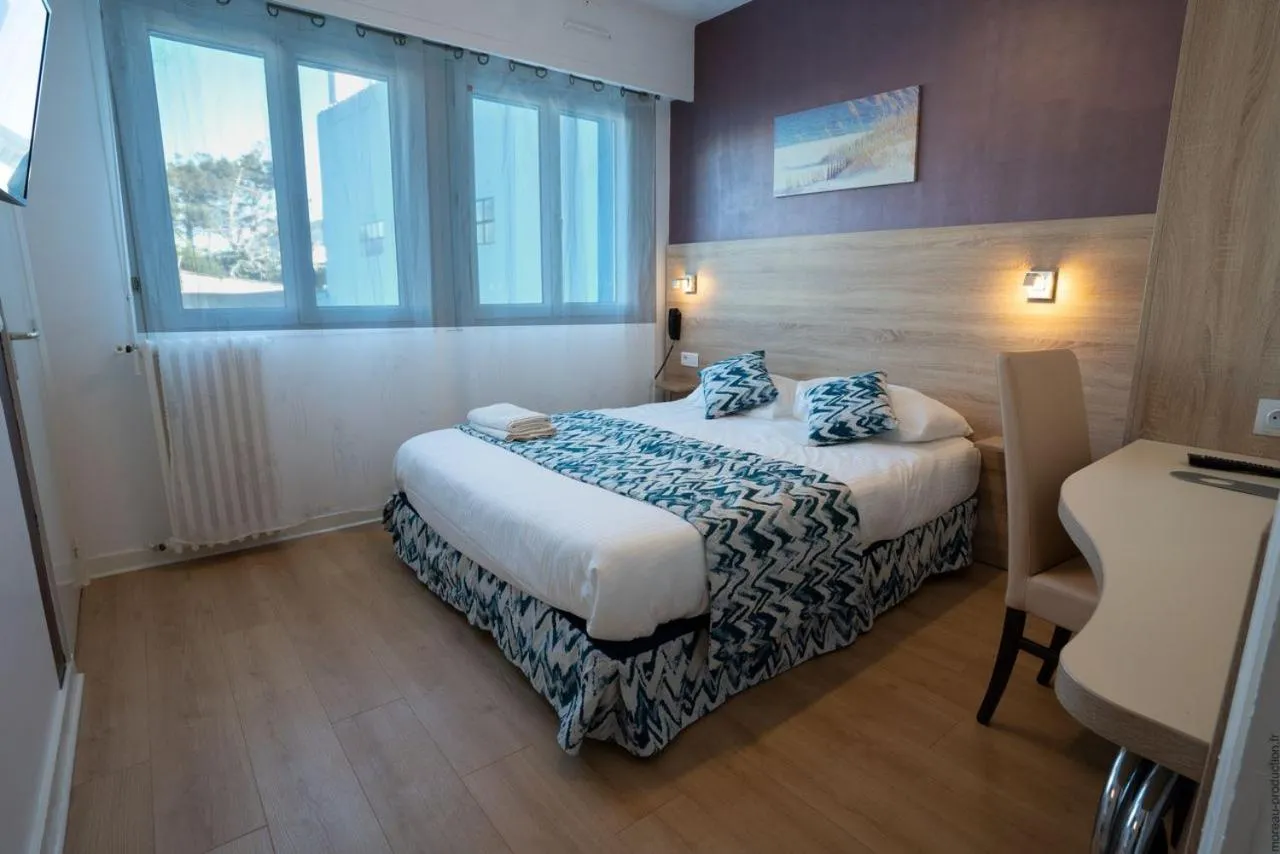 Bed in Hotel De La Mer