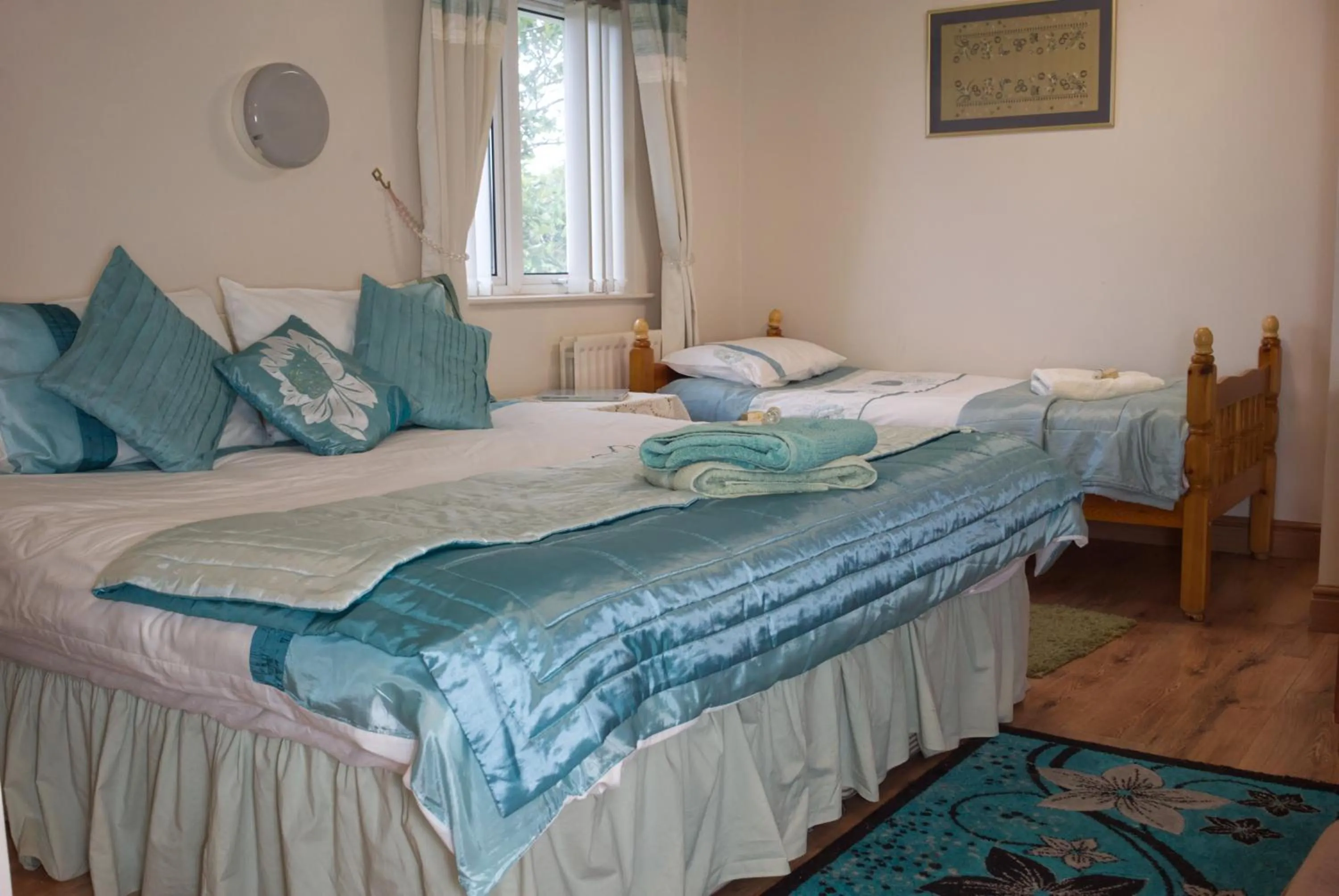 Bed in The Mourne Lodge "Cnocnafeola"