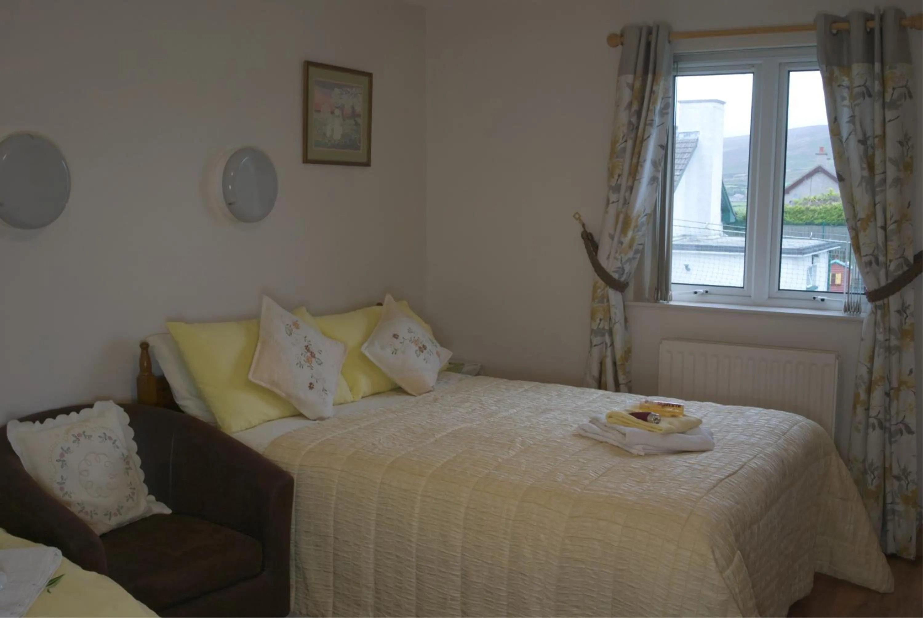 Bed in The Mourne Lodge "Cnocnafeola"