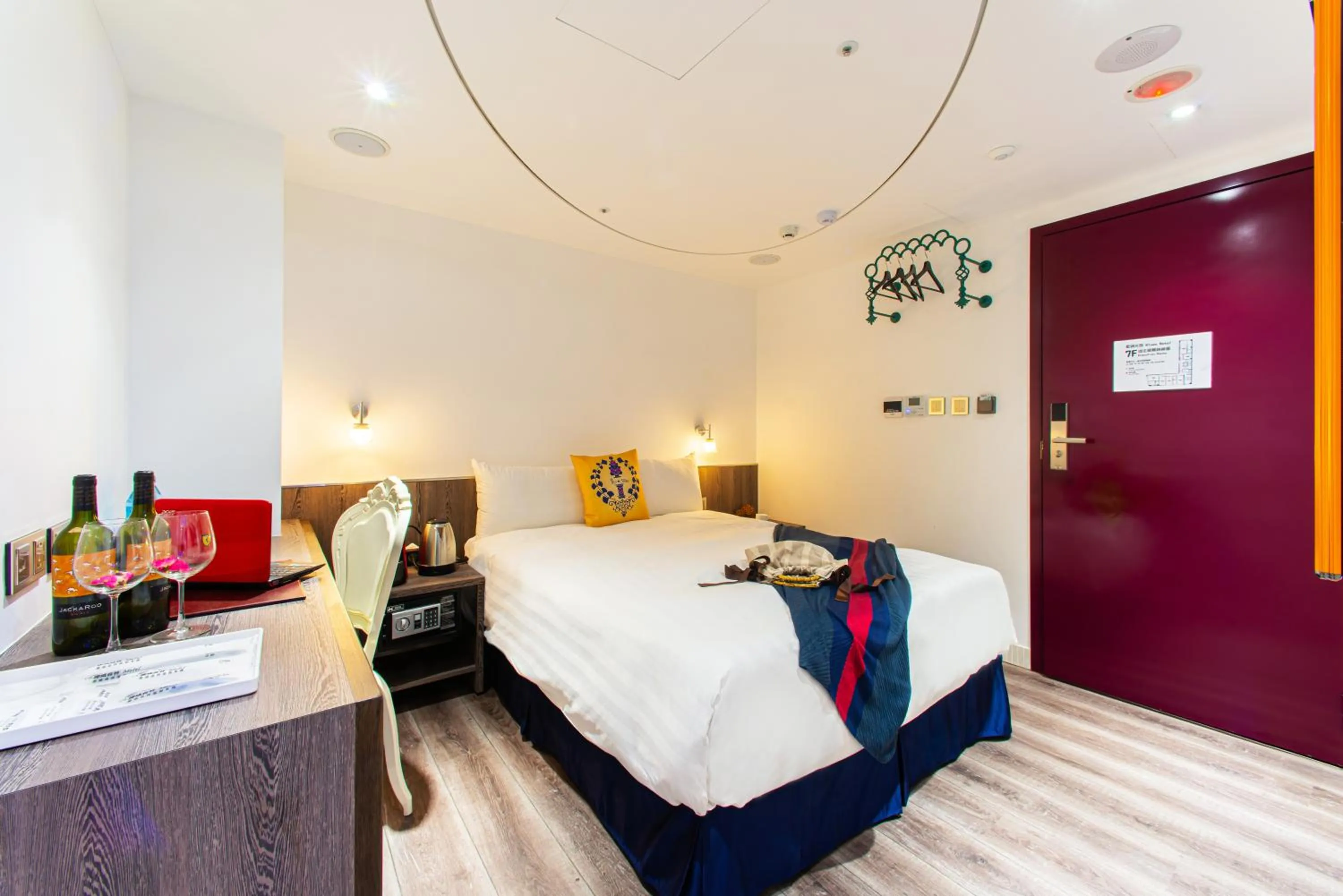 Photo of the whole room, Bed in Norway Forest Travel hotel 1 Taichung