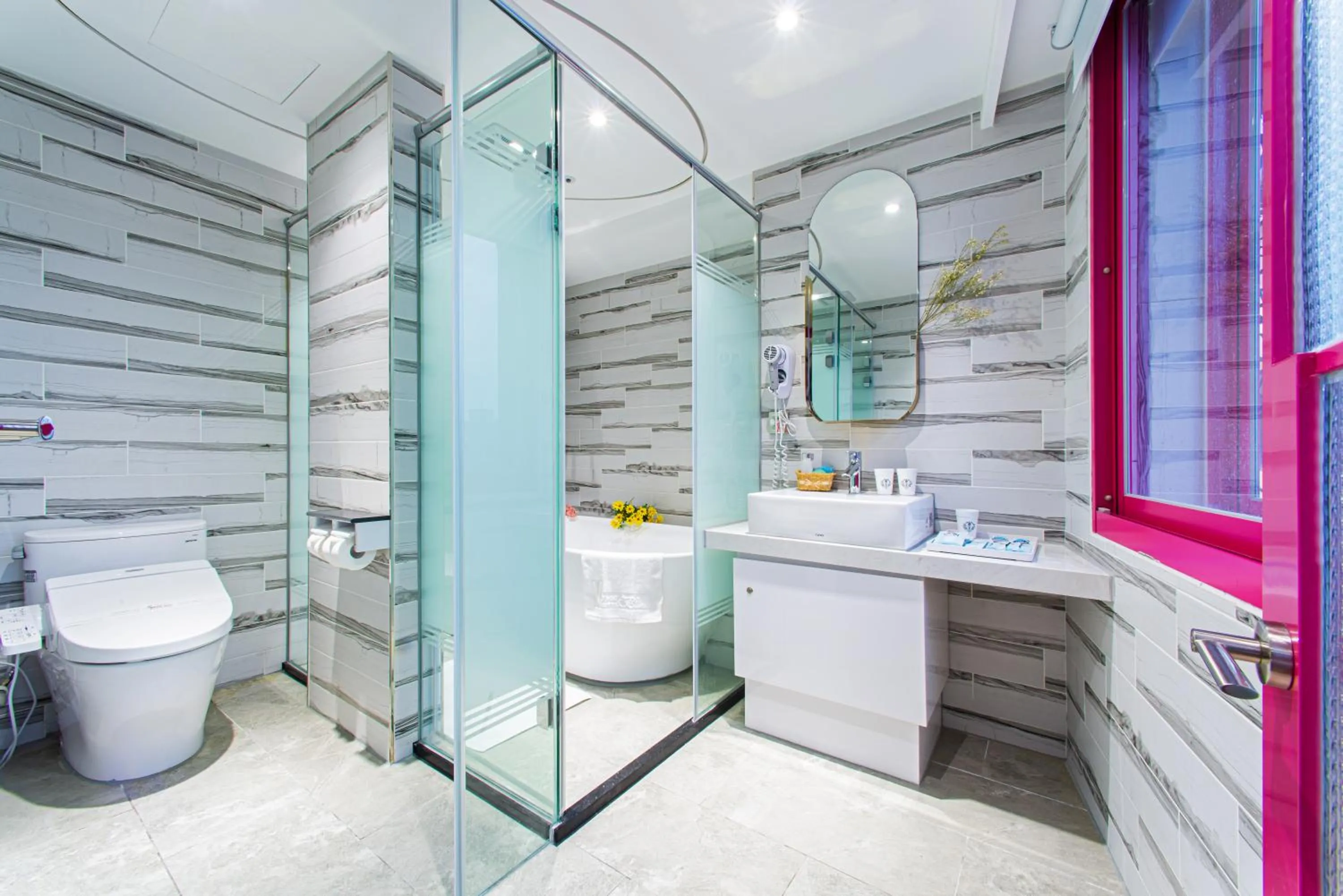 Shower in Norway Forest Travel hotel 1 Taichung