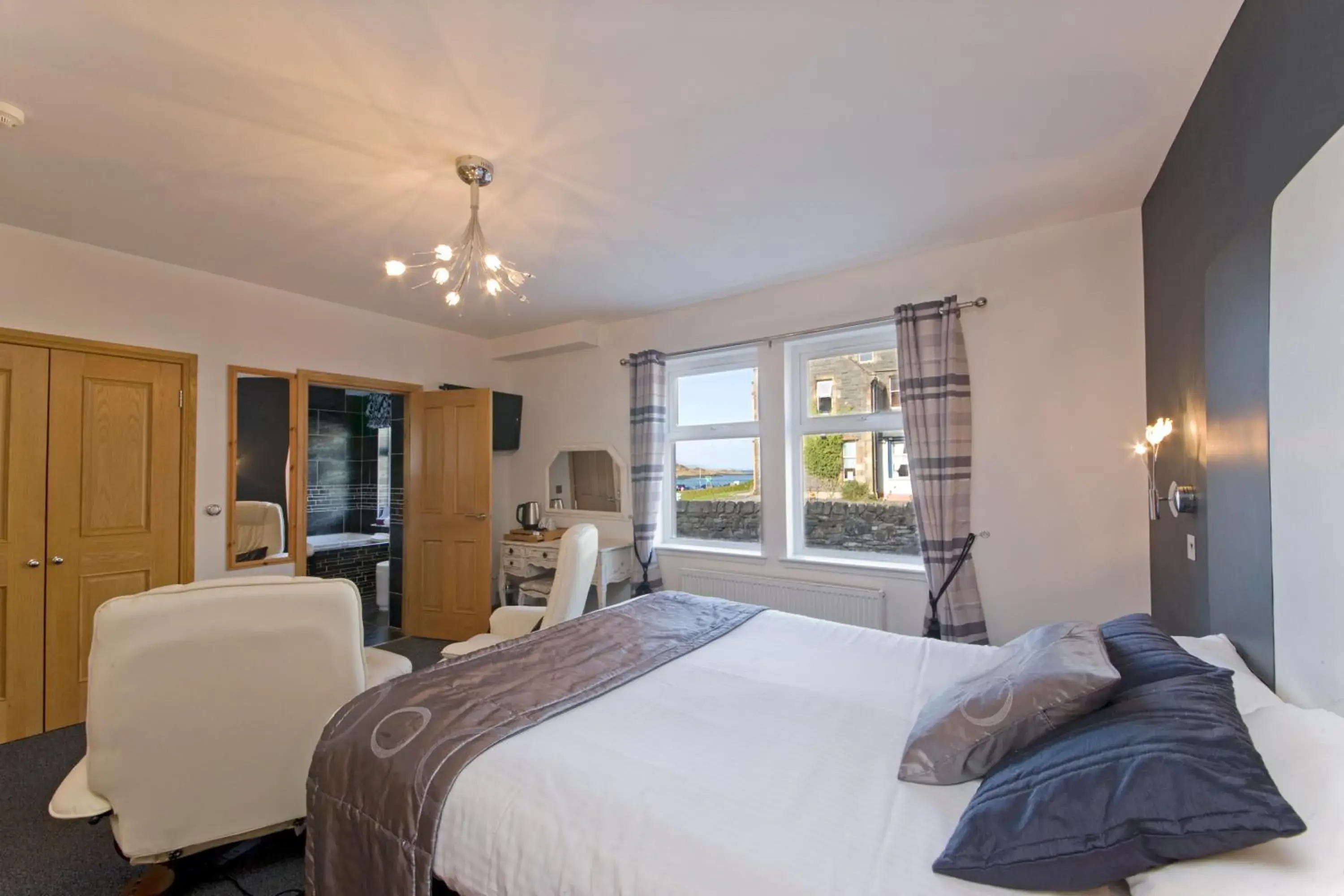 Deluxe King Room in Kilchrenan House Deluxe King Room in Kilchrenan House