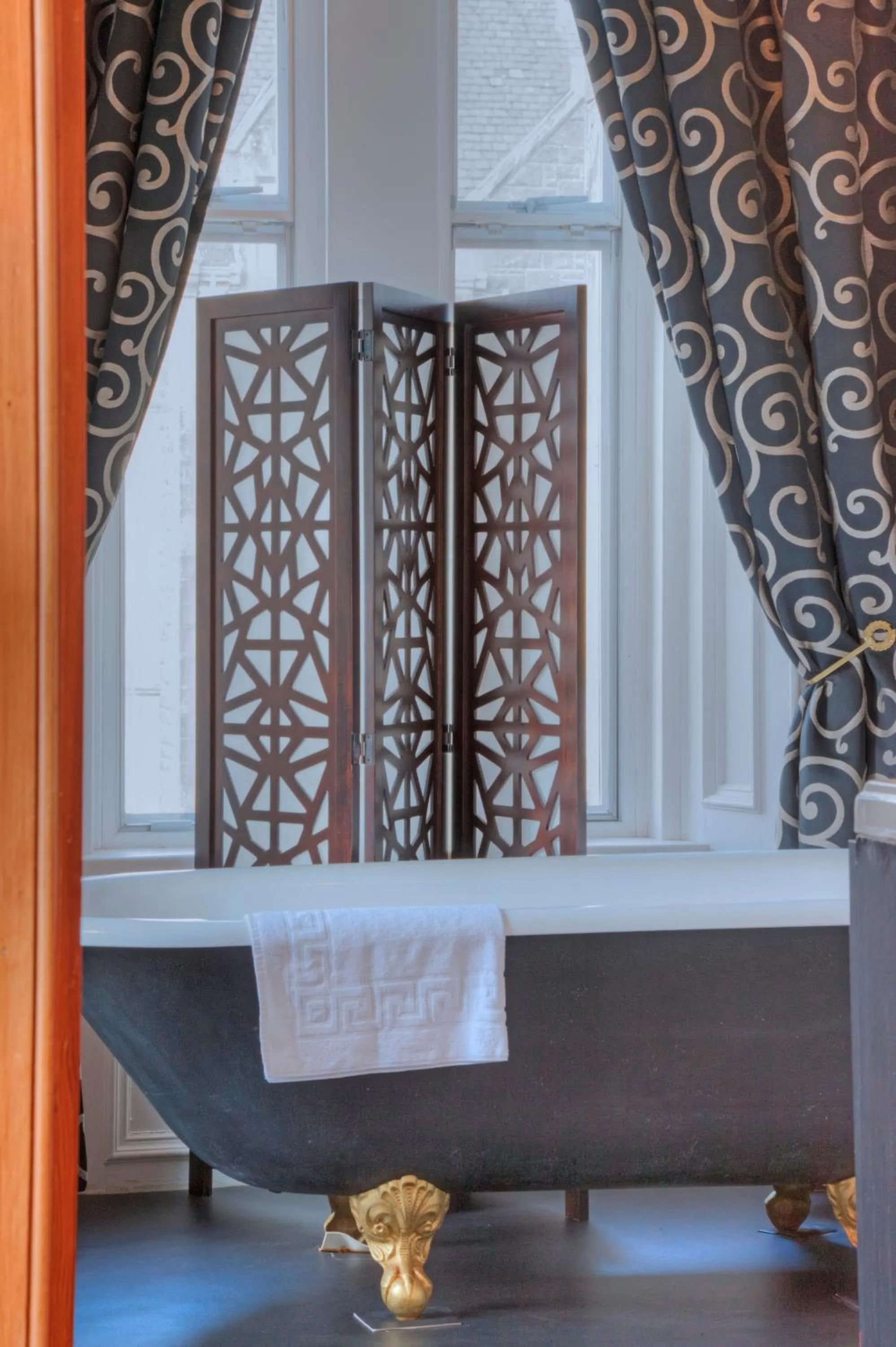 Bathroom, Bed in Kilchrenan House