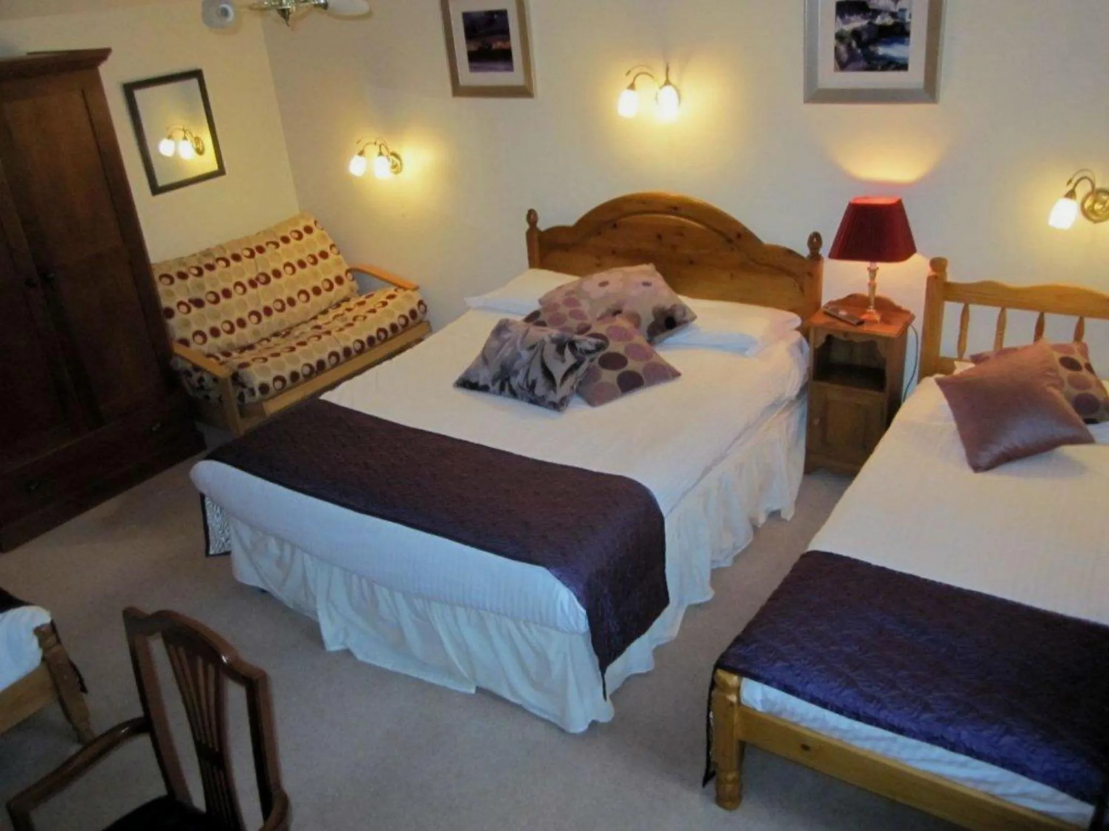 Photo of the whole room, Bed in Kilchrenan House