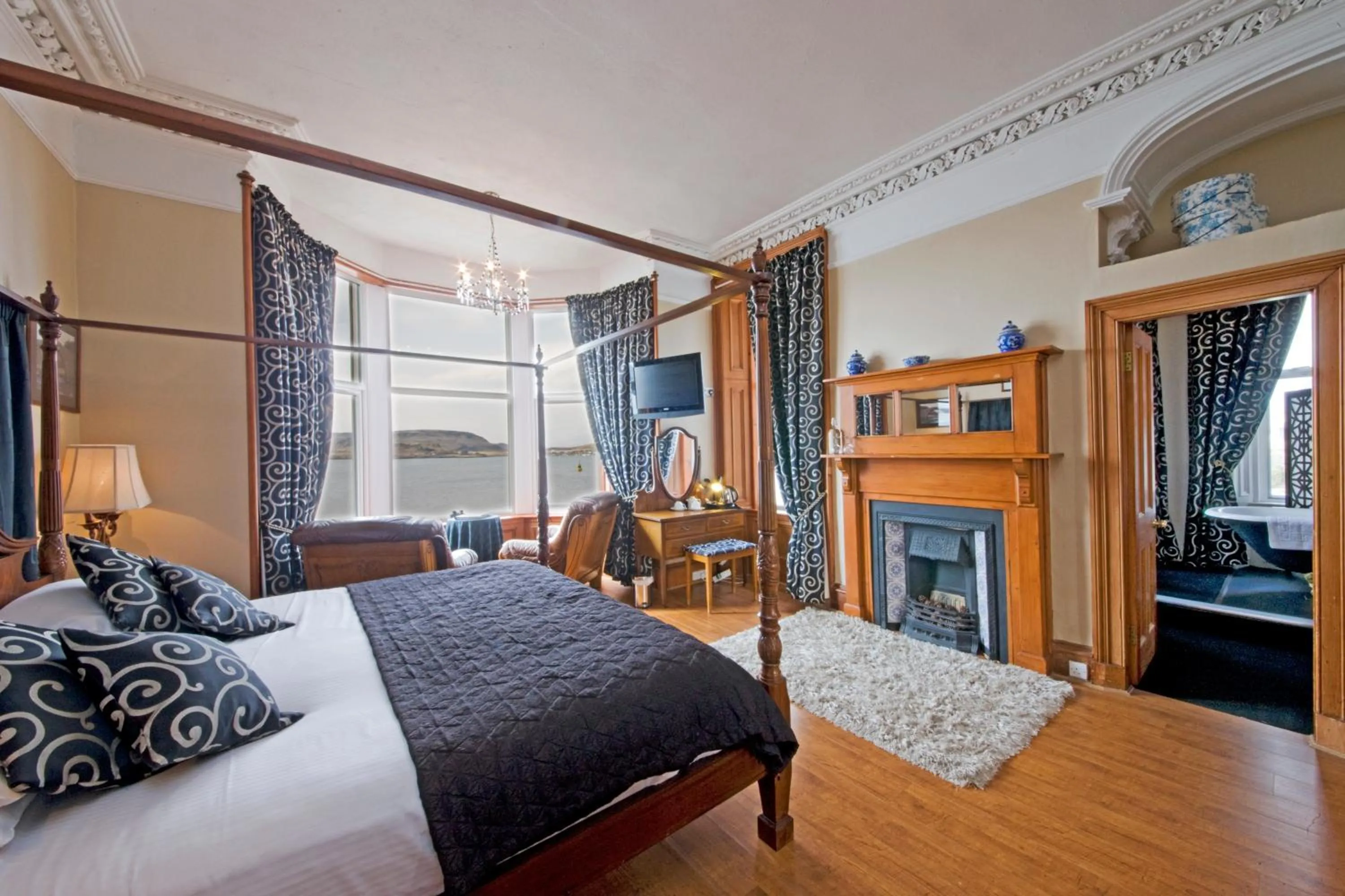 Bedroom, Bed in Kilchrenan House