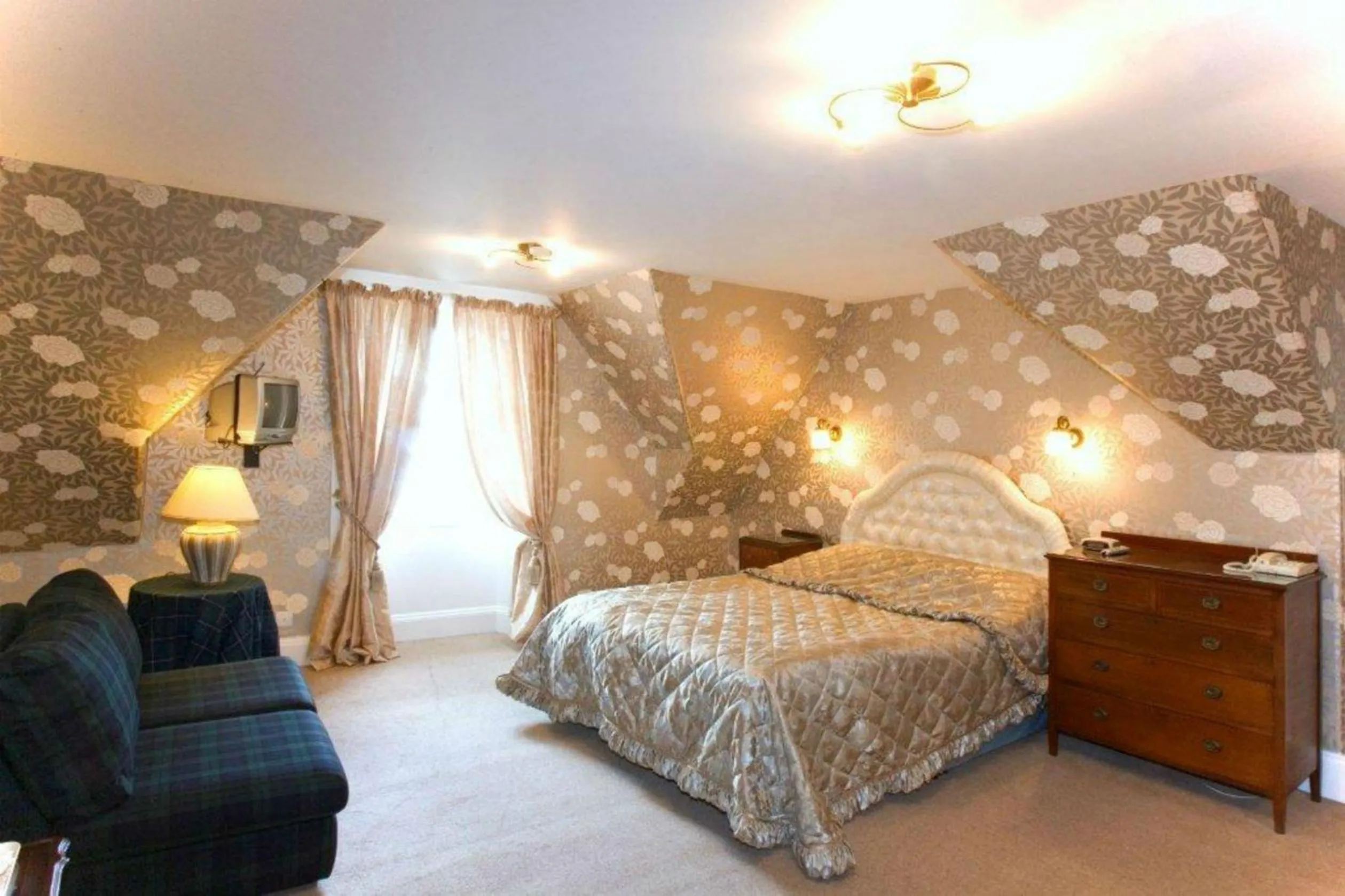 Bedroom, Bed in Kilchrenan House