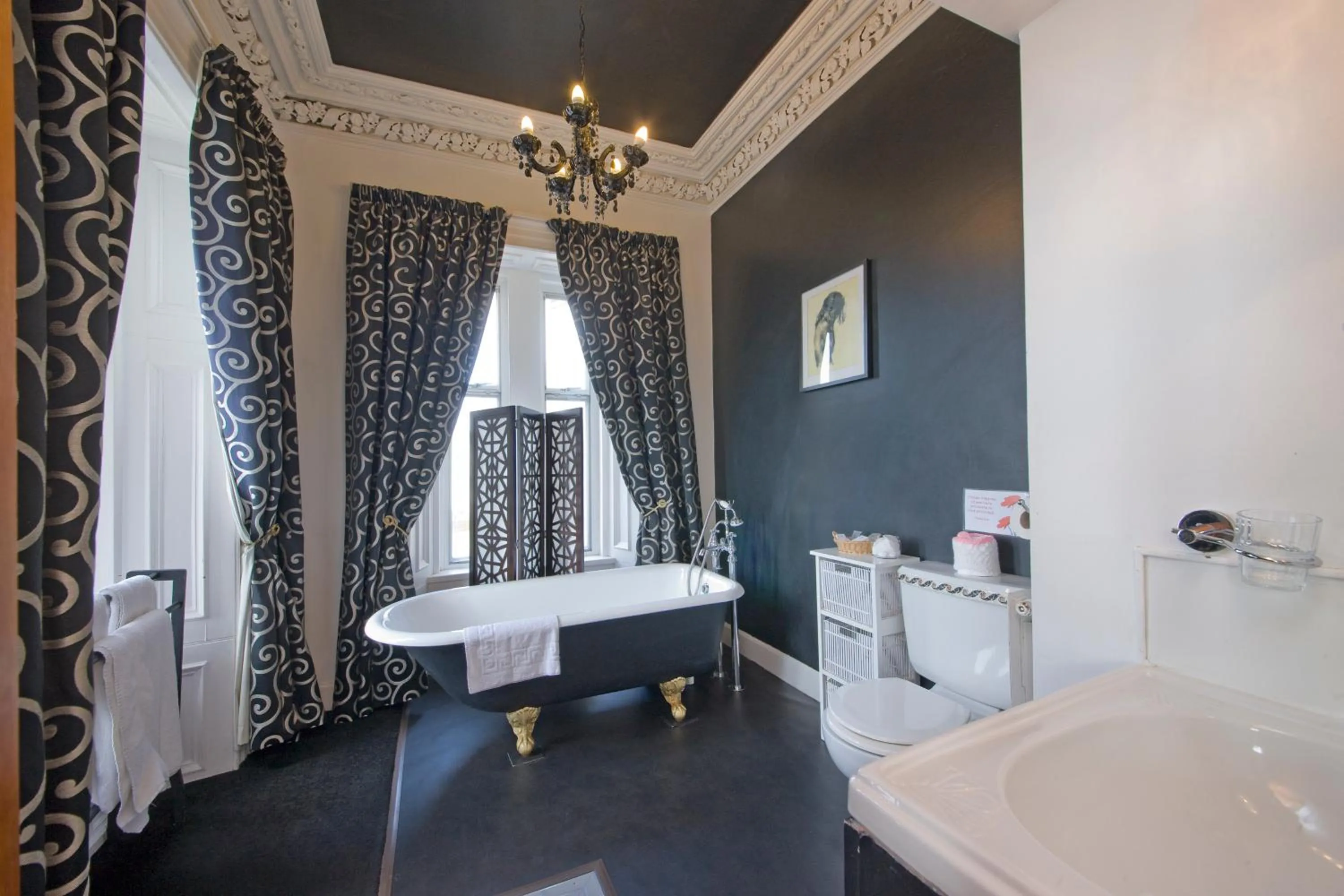 Bathroom, Bed in Kilchrenan House