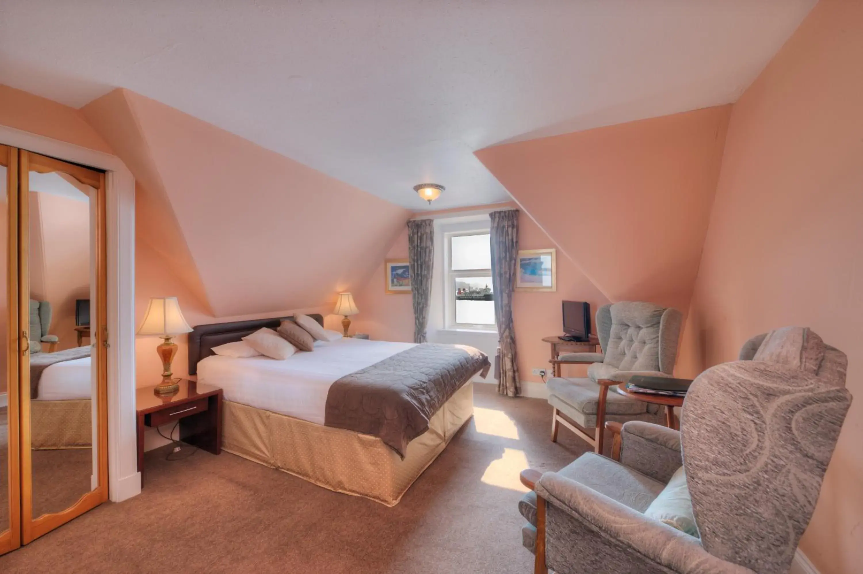 Large Double Room in Kilchrenan House Large Double Room in Kilchrenan House