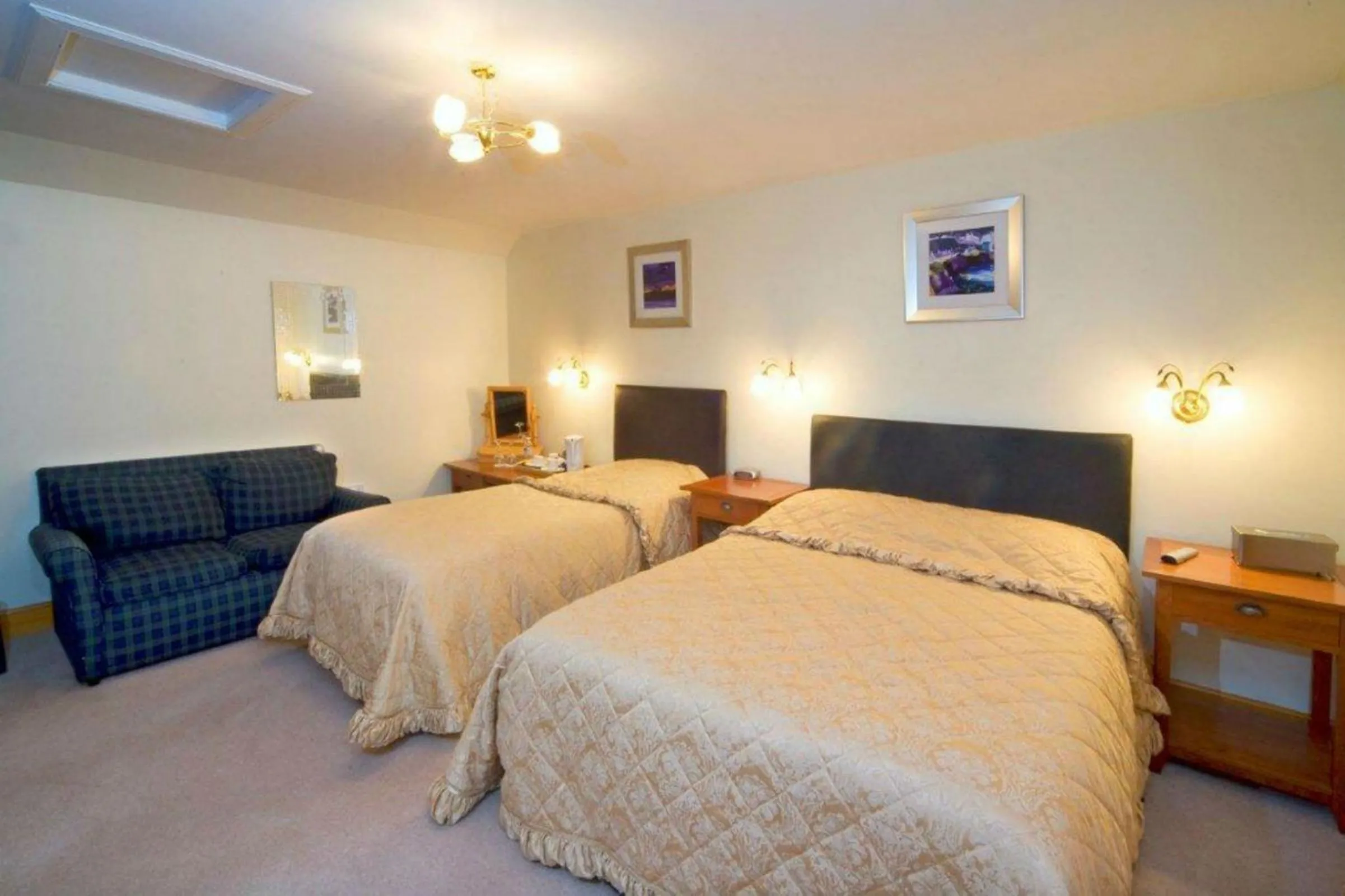 Photo of the whole room, Bed in Kilchrenan House