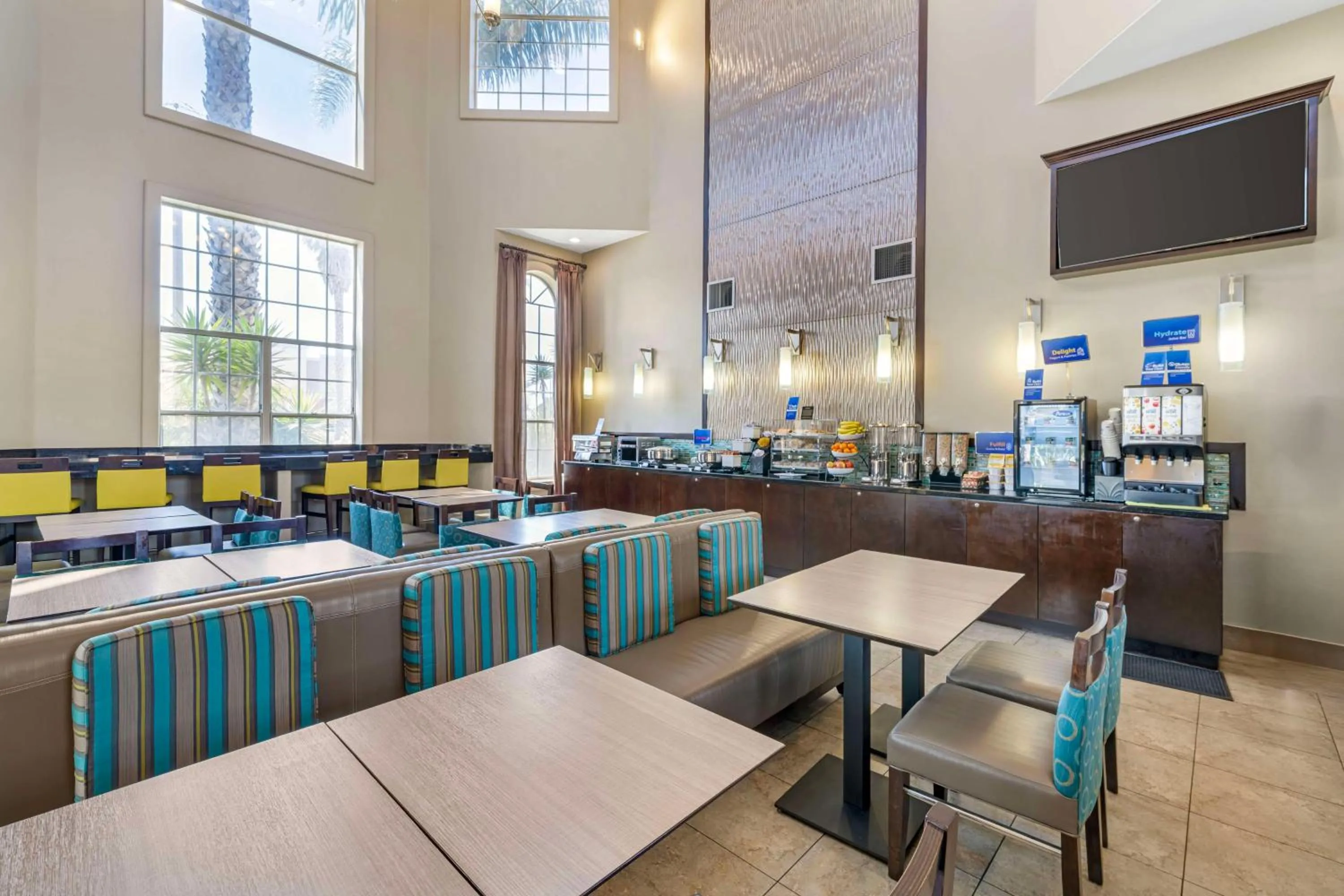 Breakfast in Best Western Oxnard Inn