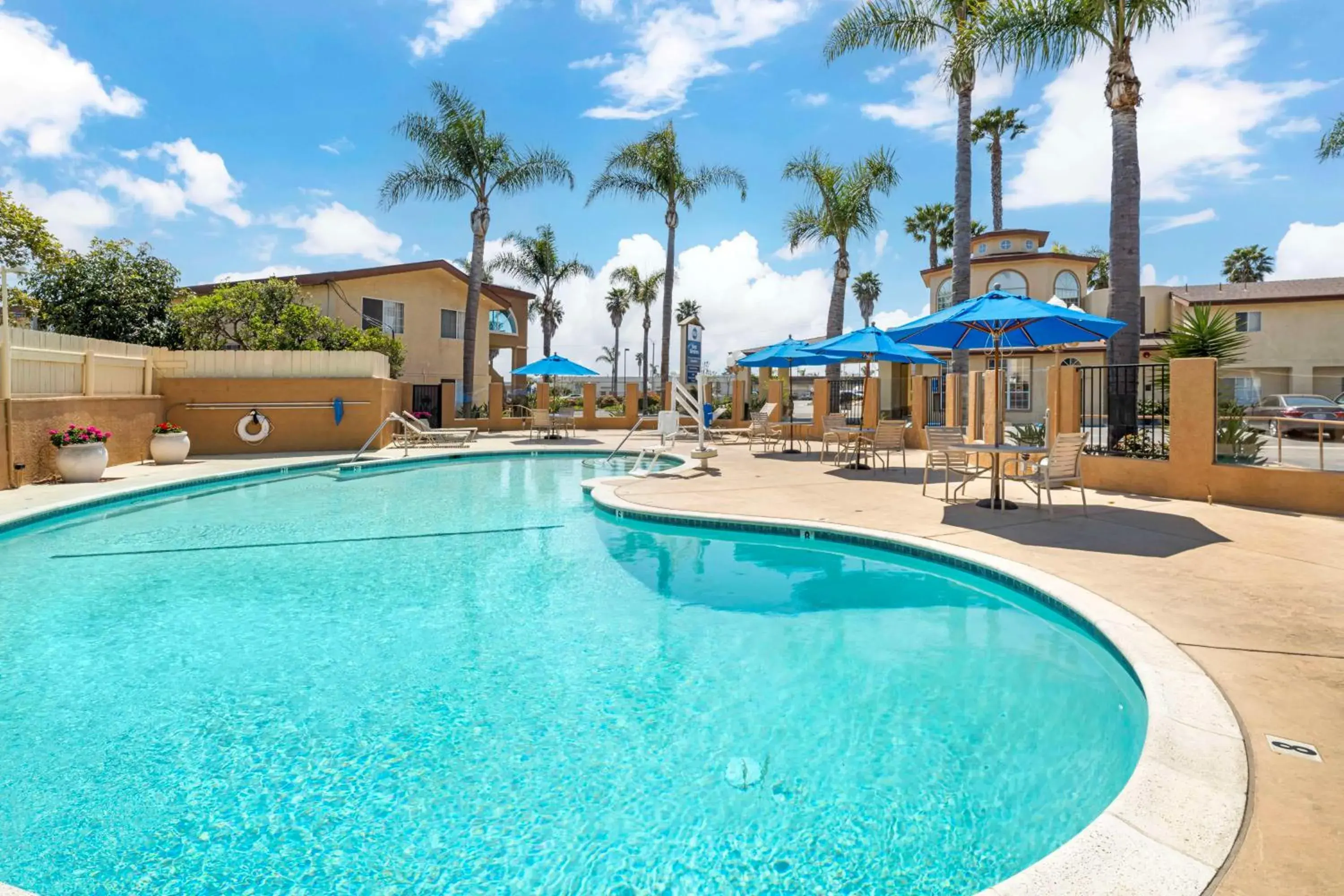 Pool view in Best Western Oxnard Inn Pool view in Best Western Oxnard Inn