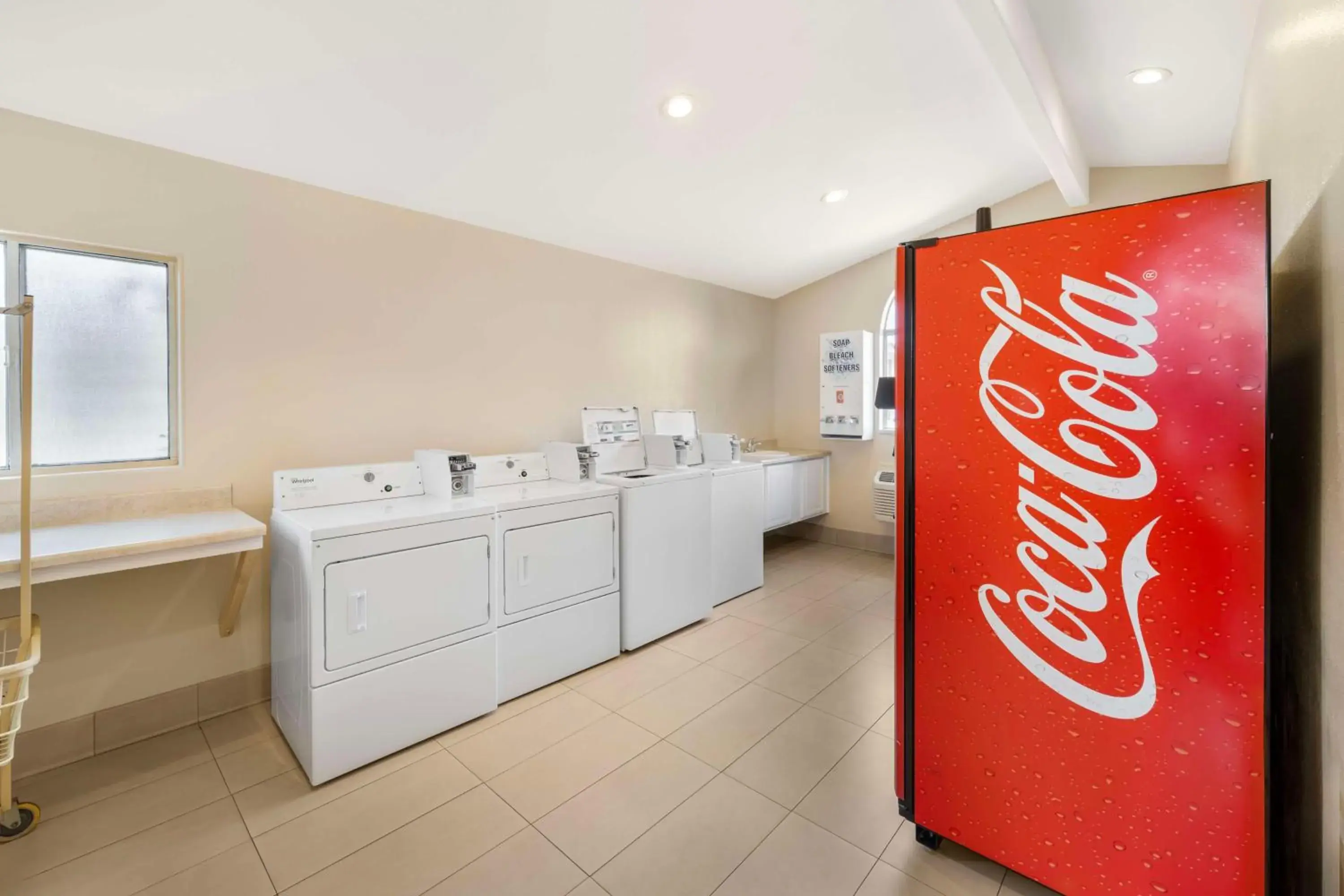 Property building in Best Western Oxnard Inn Property building in Best Western Oxnard Inn