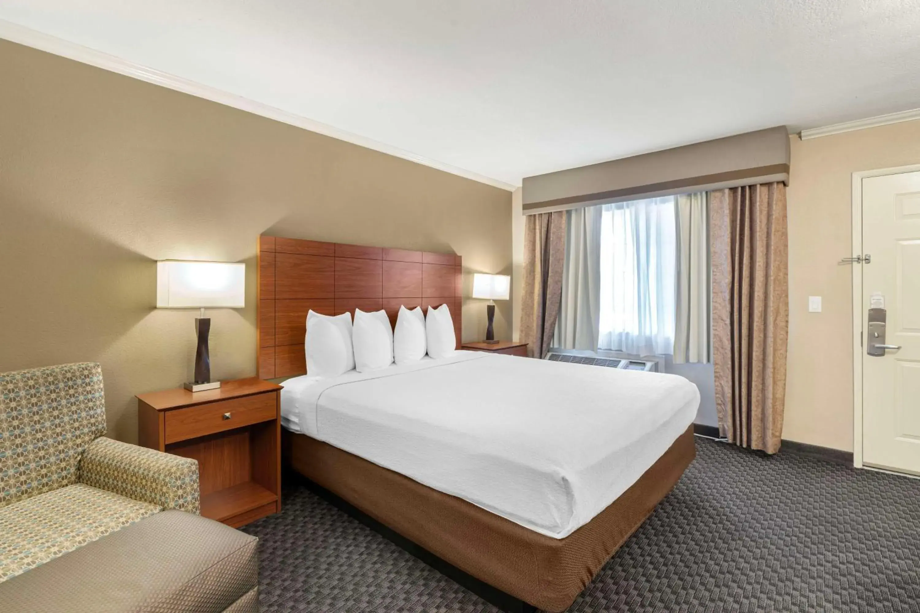 Bedroom, Bed in Best Western Oxnard Inn Bedroom, Bed in Best Western Oxnard Inn