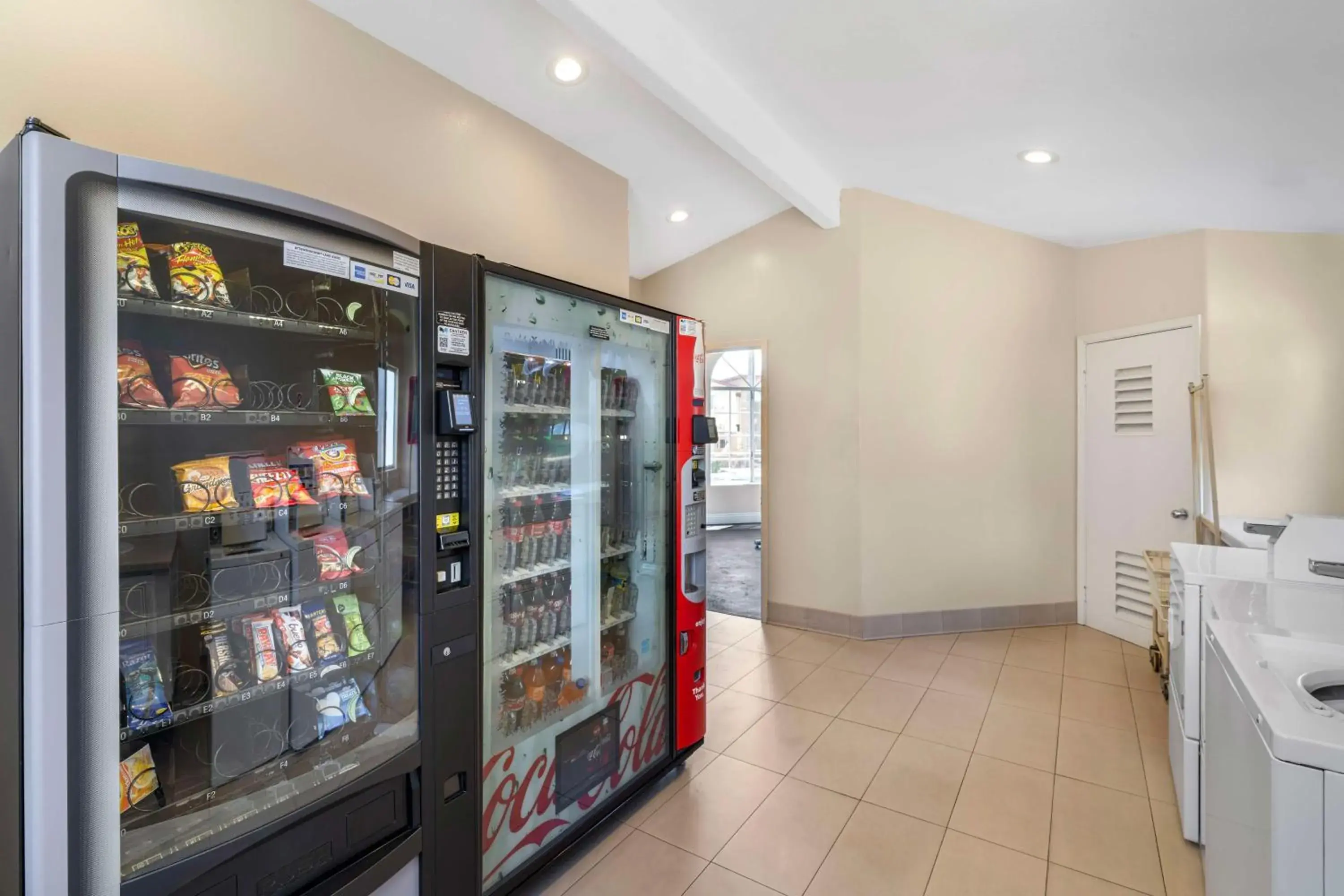 Property building in Best Western Oxnard Inn Property building in Best Western Oxnard Inn