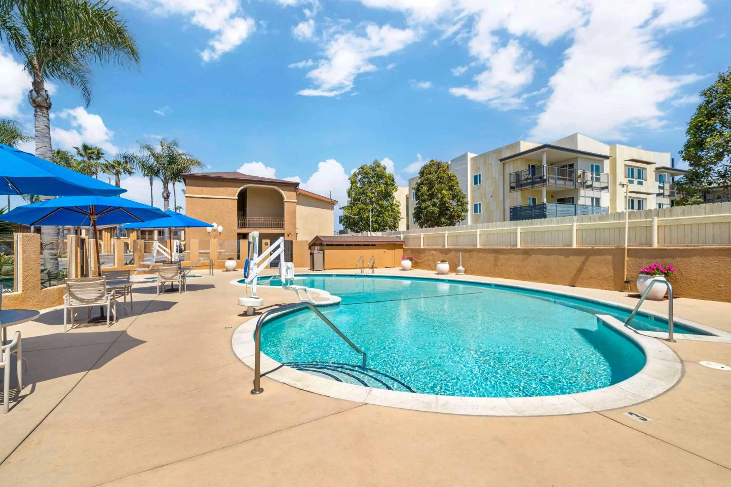 Pool view in Best Western Oxnard Inn